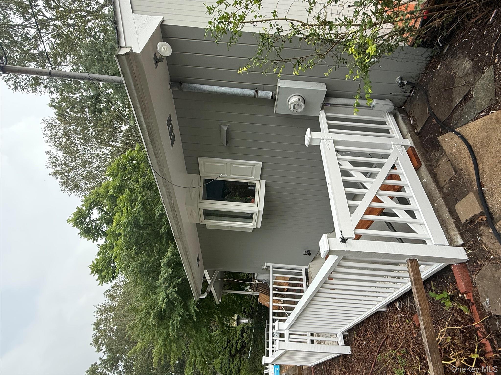 28 Apple Road, Southampton, NY 11968