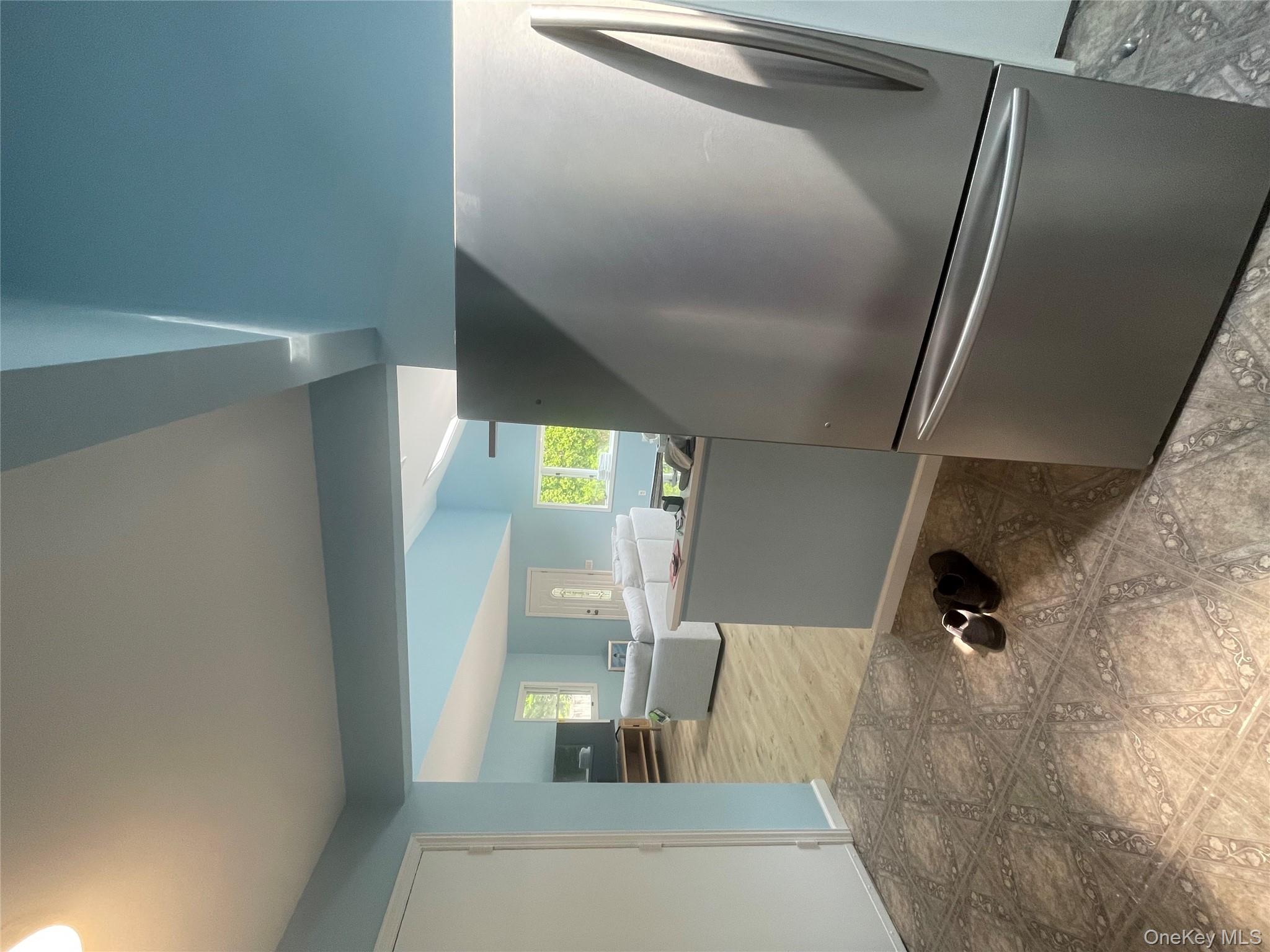 28 Apple Road, Southampton, NY 11968