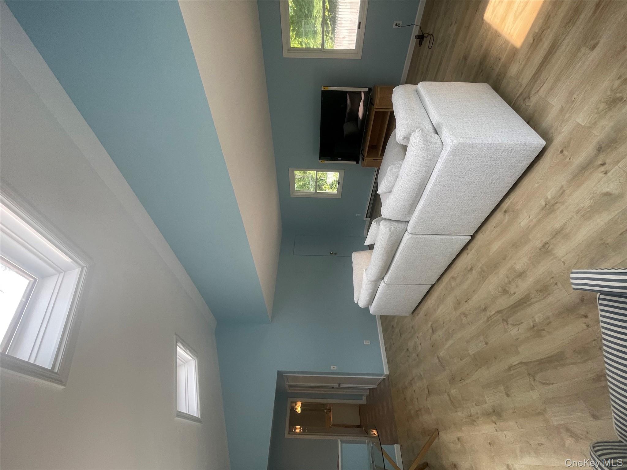 28 Apple Road, Southampton, NY 11968