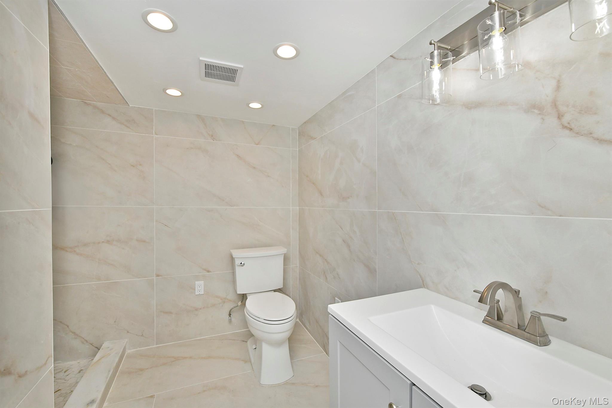 5 Shadywood Court, Huntington, NY 11743