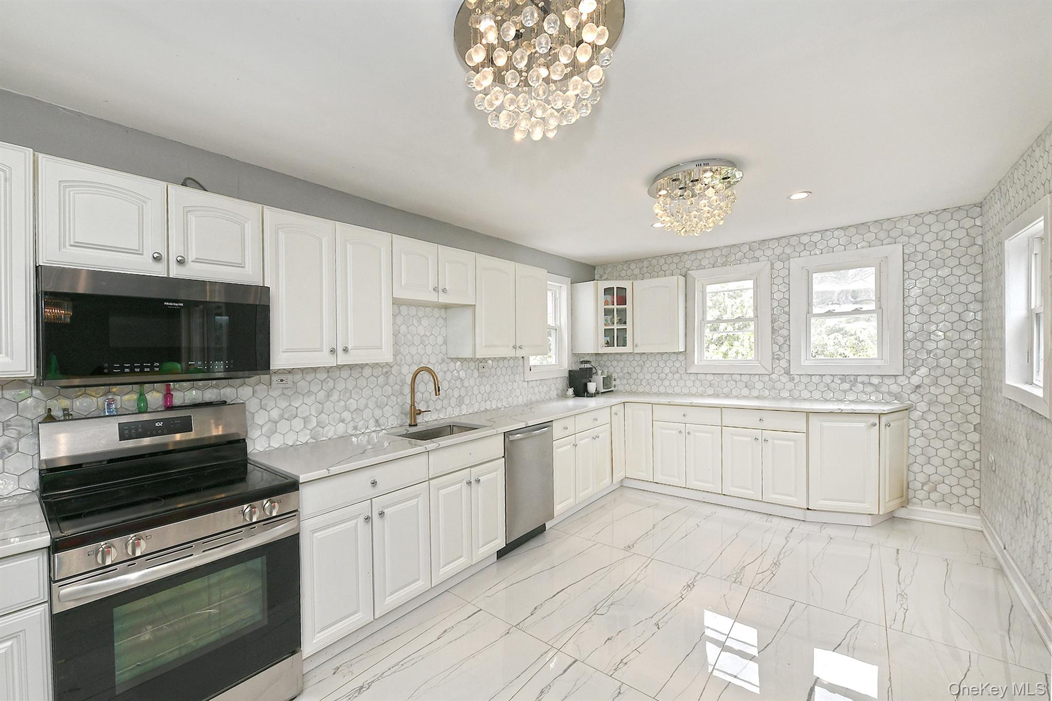 5 Shadywood Court, Huntington, NY 11743