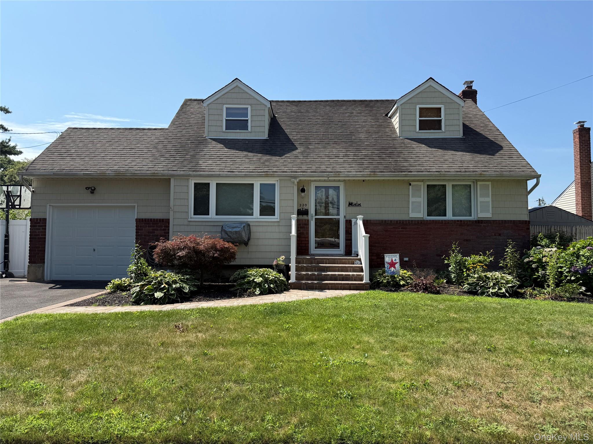 220 Boundary Avenue, Massapequa, NY 11758