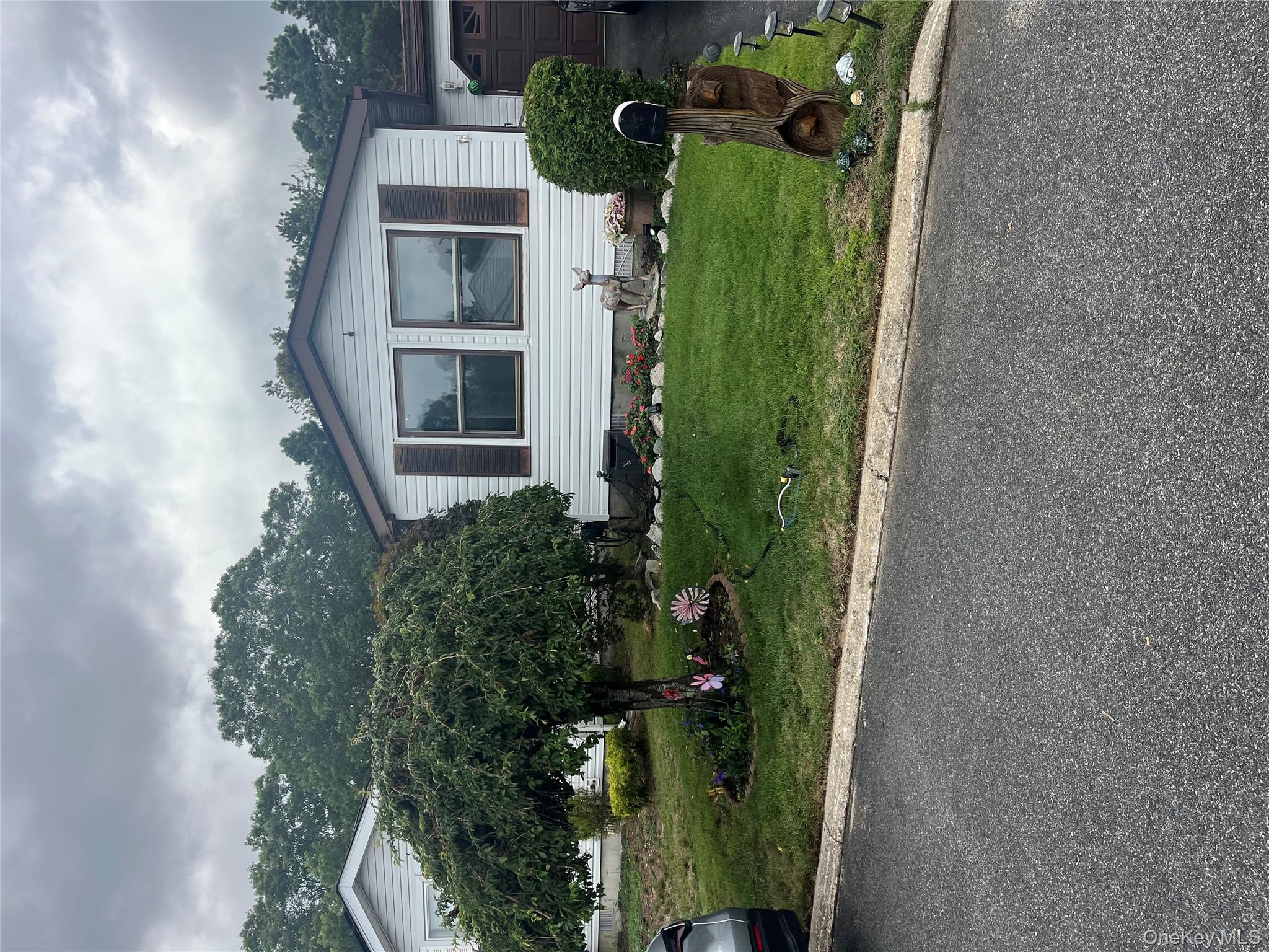 93 Village Circle W, Manorville, NY 11949
