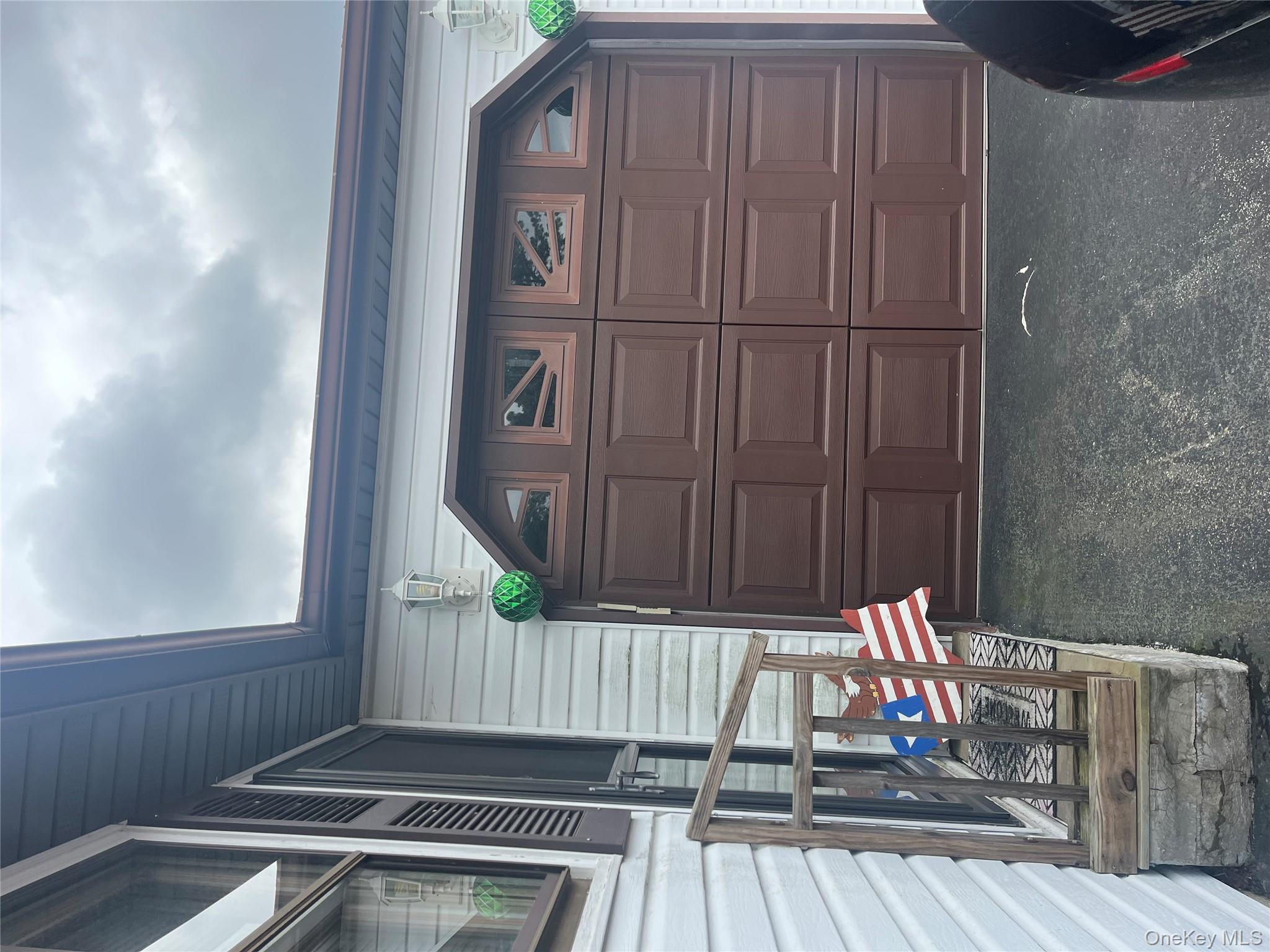 93 Village Circle W, Manorville, NY 11949