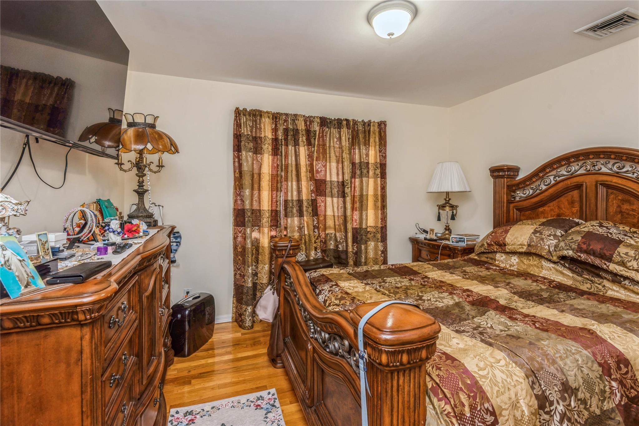 347 Bayville Avenue, Bayville, NY 11709