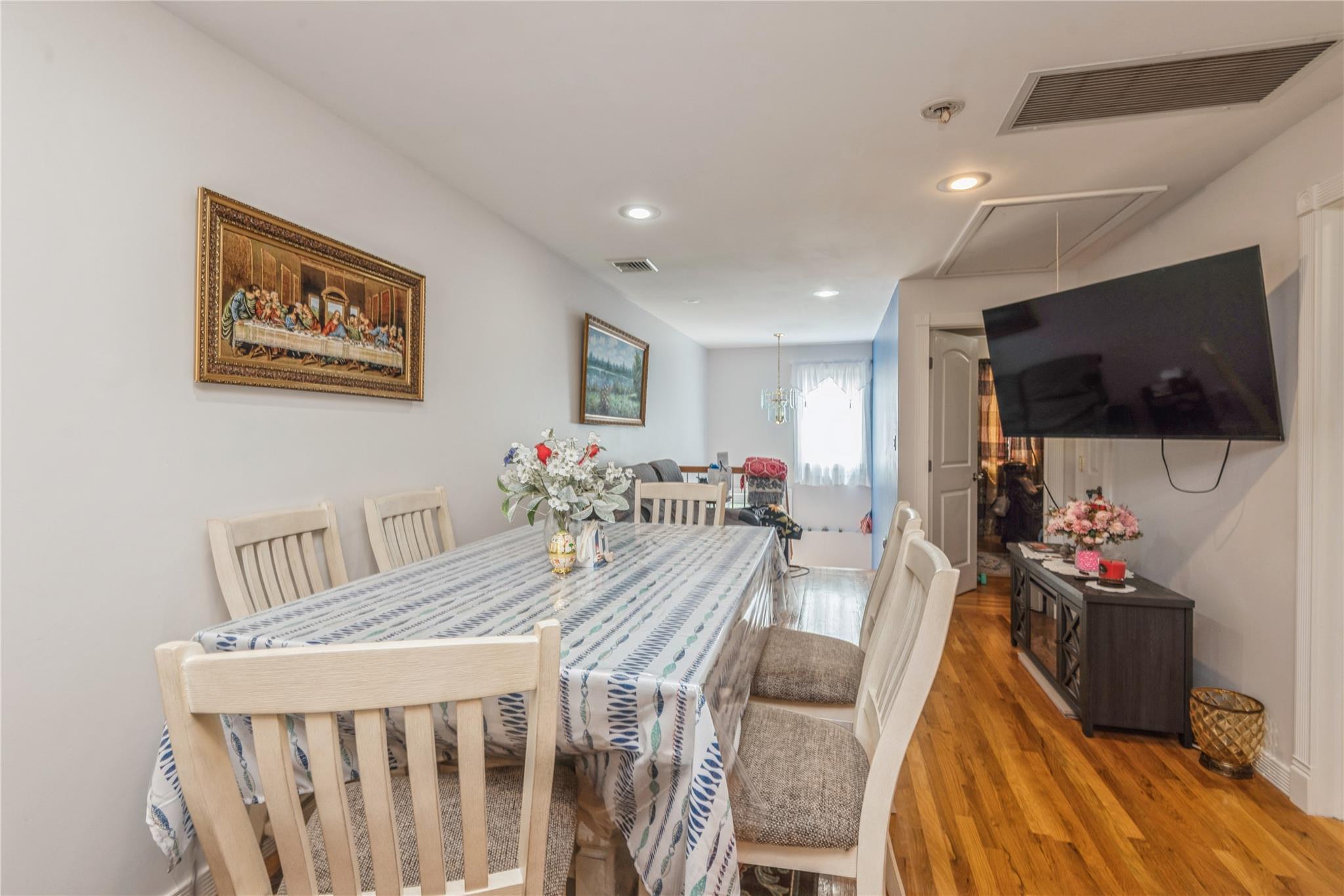 347 Bayville Avenue, Bayville, NY 11709