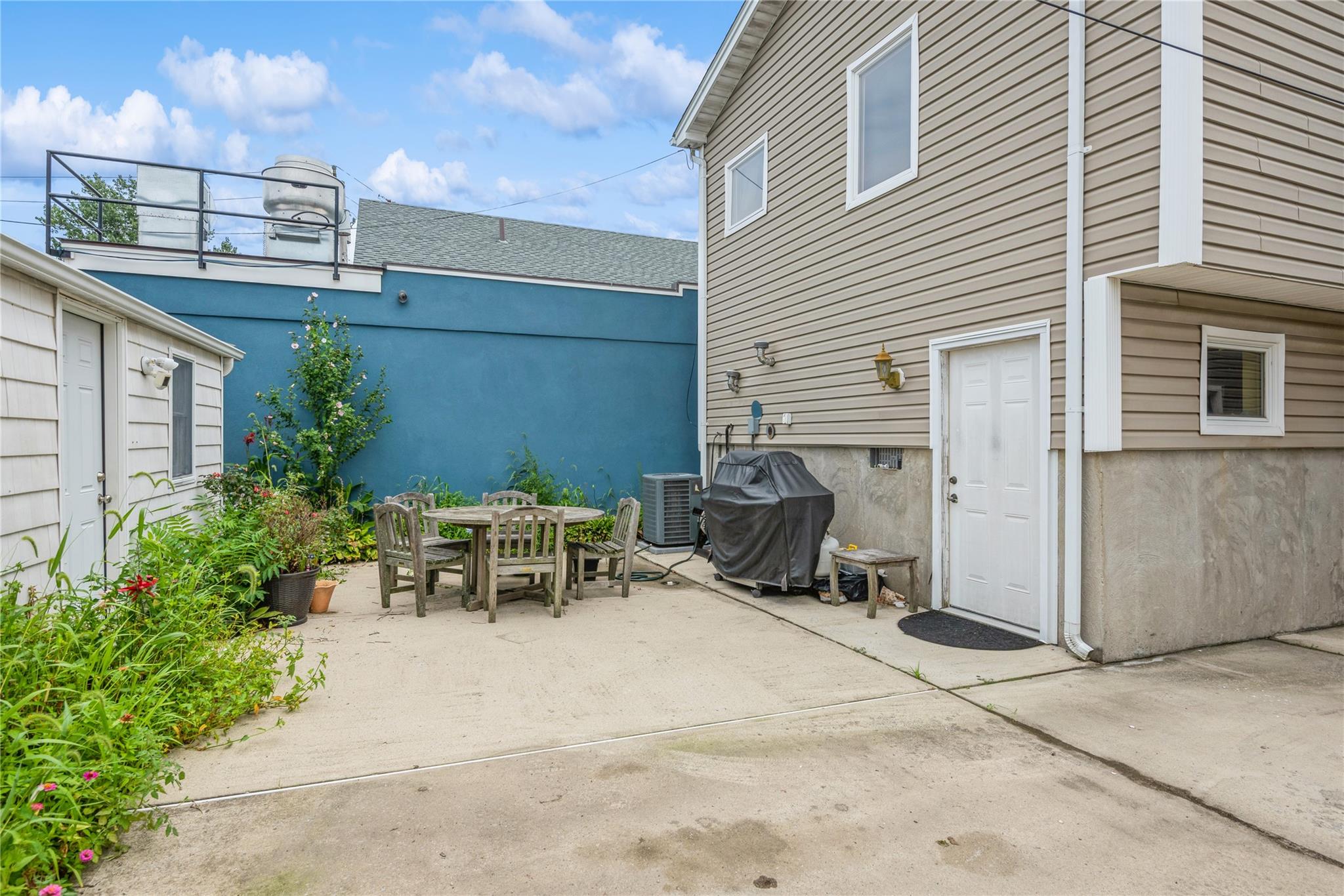 347 Bayville Avenue, Bayville, NY 11709