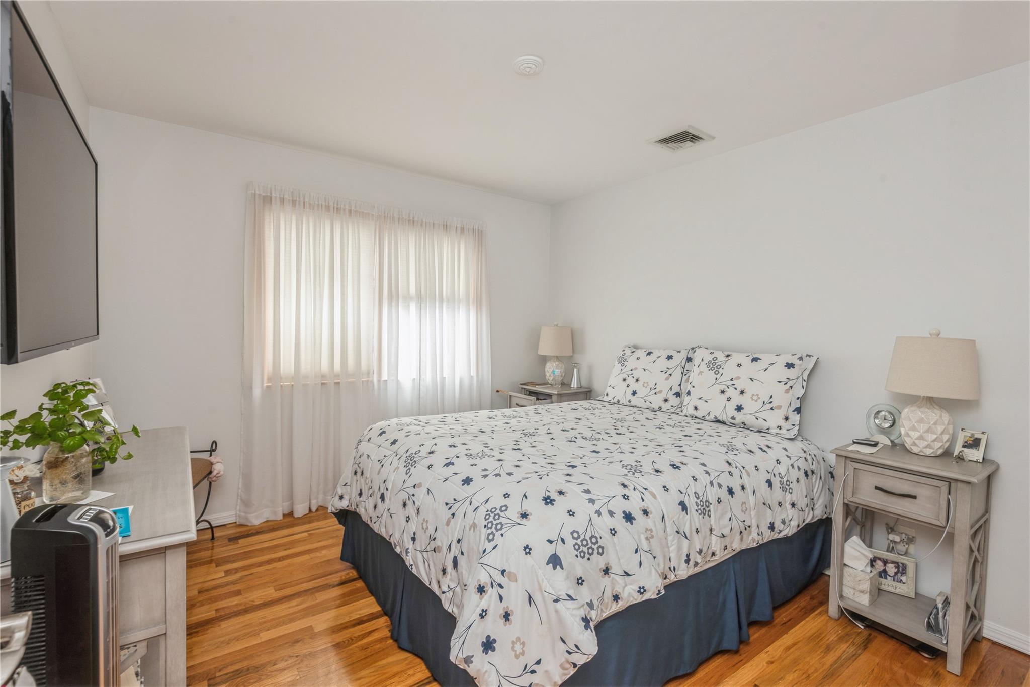 347 Bayville Avenue, Bayville, NY 11709