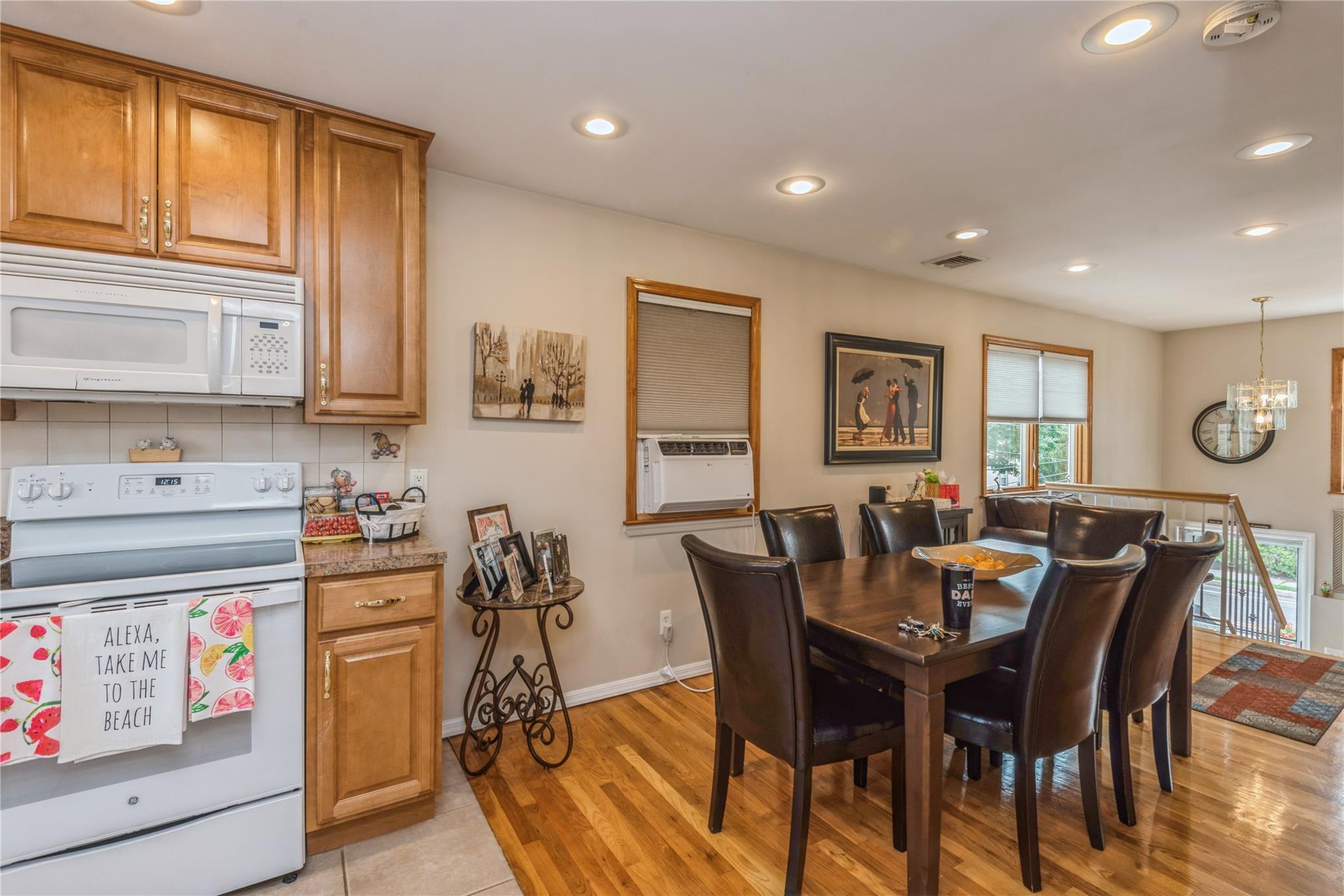 347 Bayville Avenue, Bayville, NY 11709