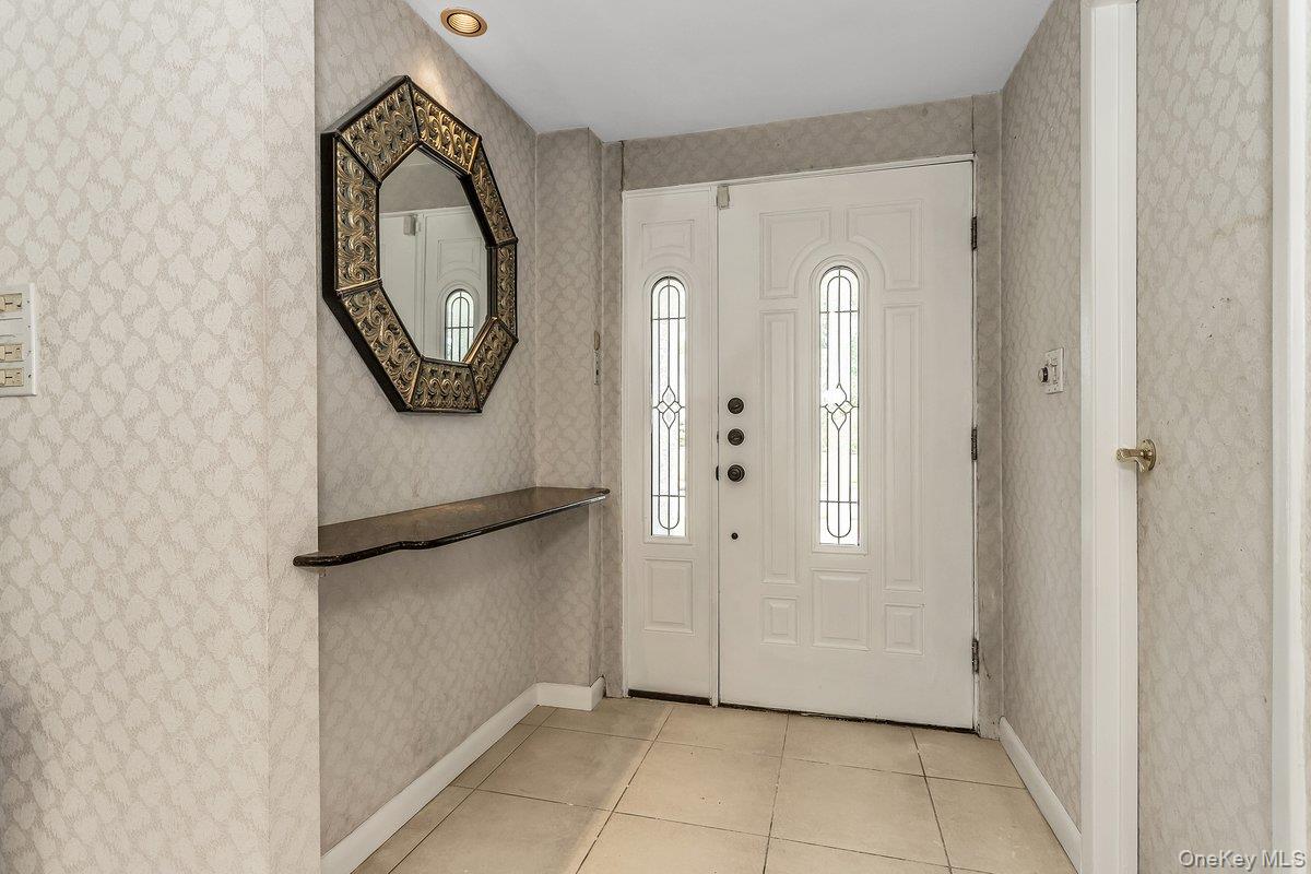 83 The Dell, Searingtown, NY 11507