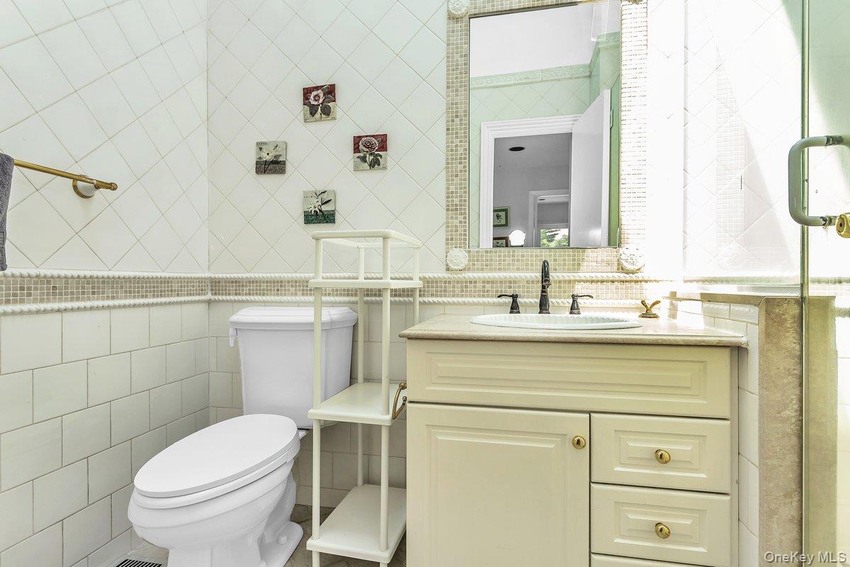 83 The Dell, Searingtown, NY 11507