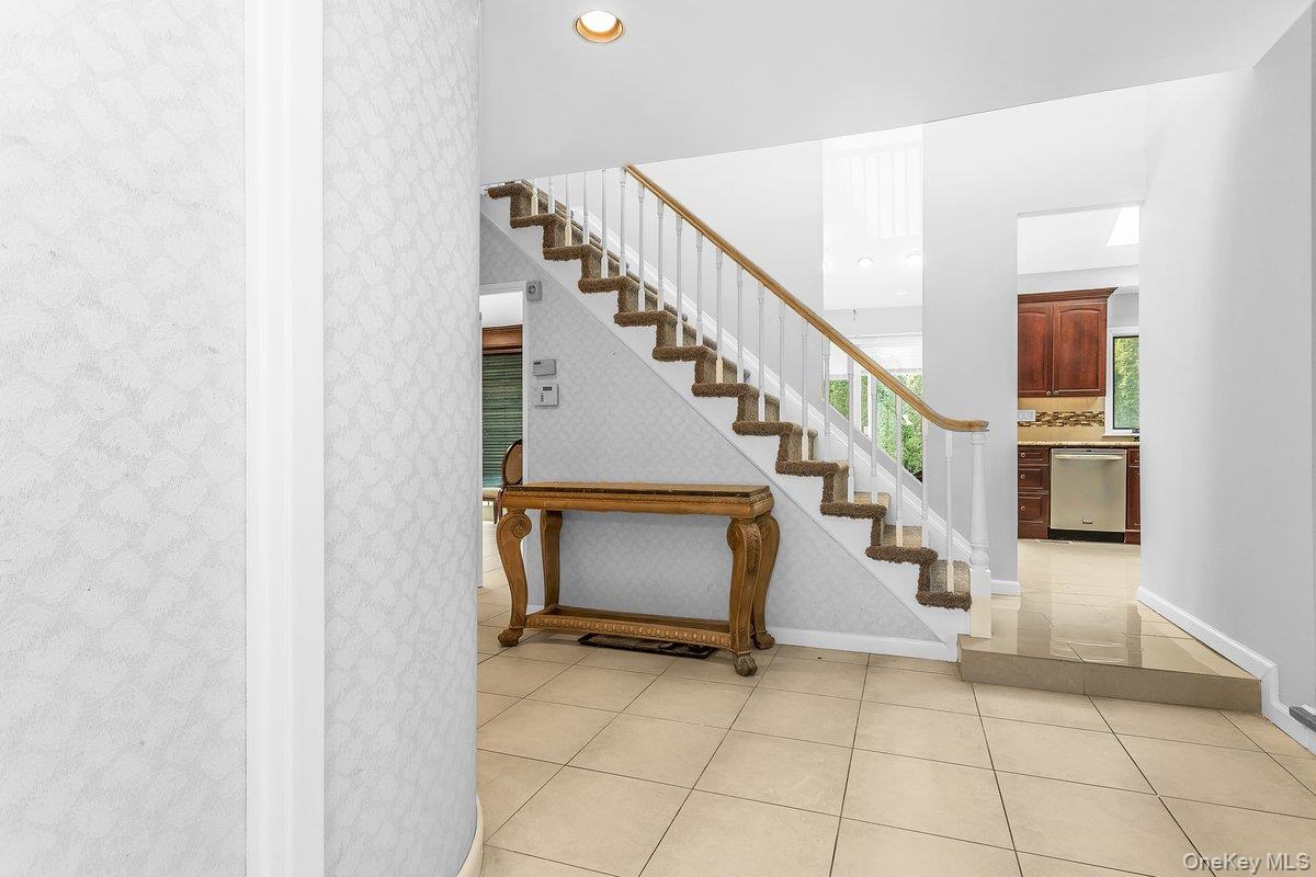 83 The Dell, Searingtown, NY 11507