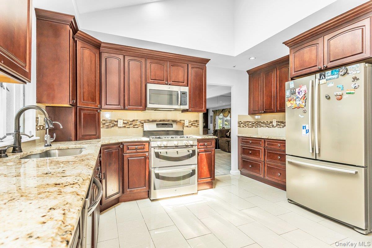 83 The Dell, Searingtown, NY 11507