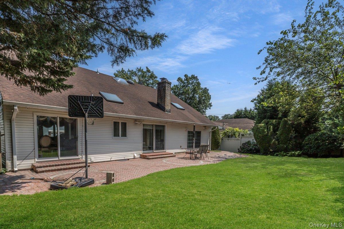 83 The Dell, Searingtown, NY 11507