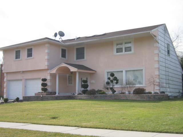 83 The Dell, Albertson, NY 11507