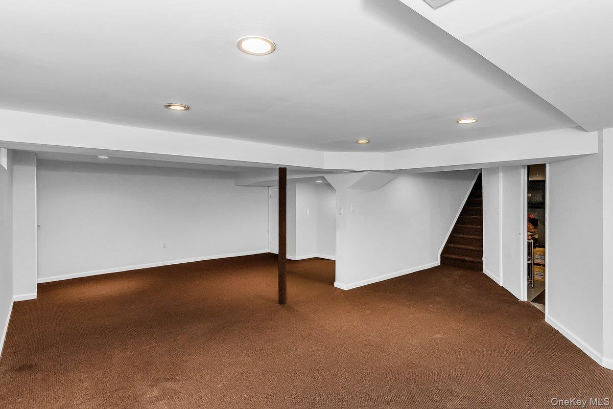 83 The Dell, Searingtown, NY 11507