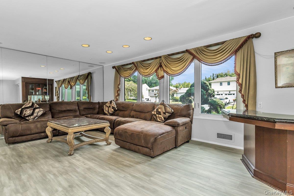 83 The Dell, Searingtown, NY 11507