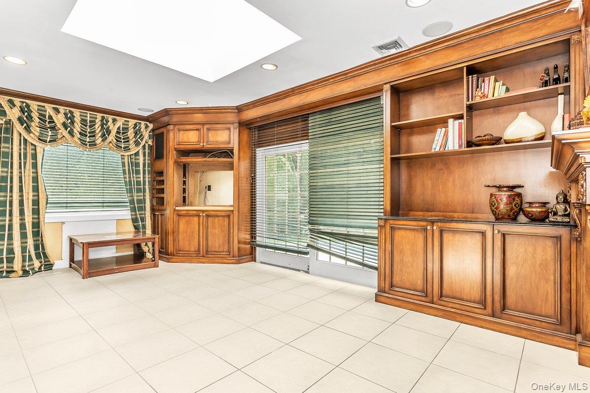 83 The Dell, Searingtown, NY 11507