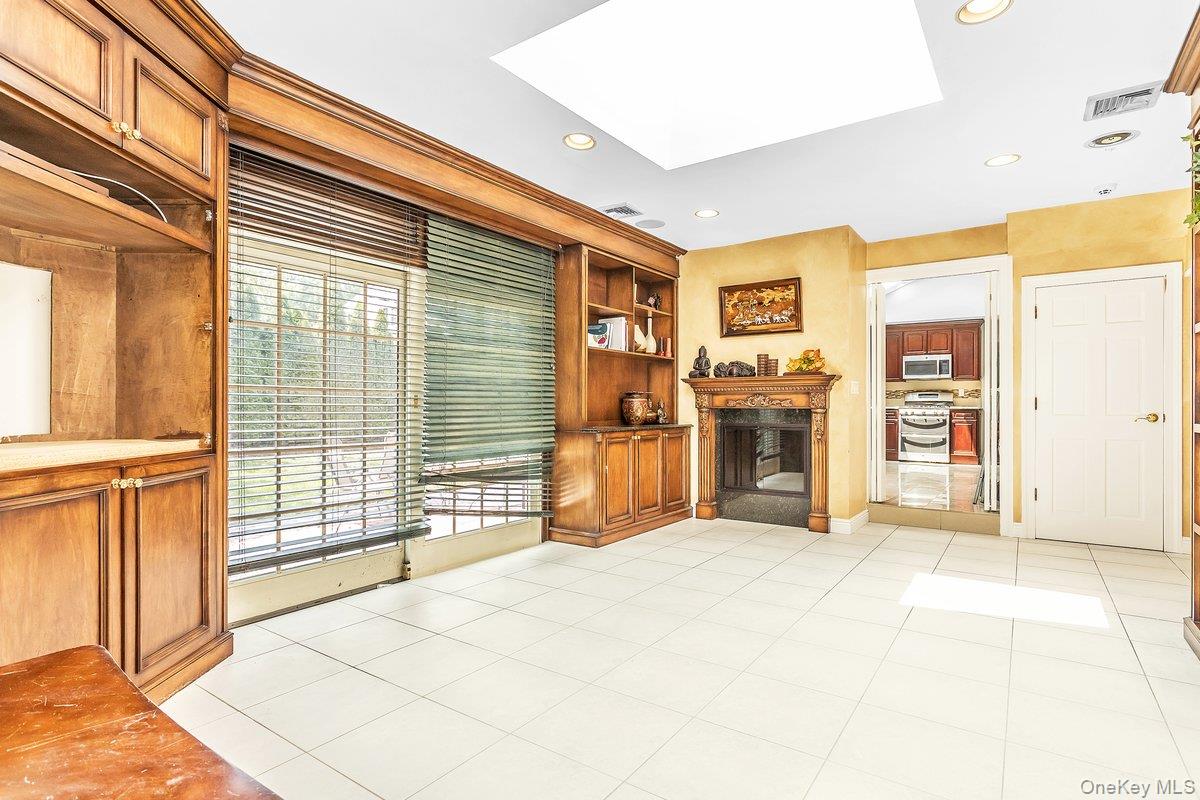 83 The Dell, Searingtown, NY 11507