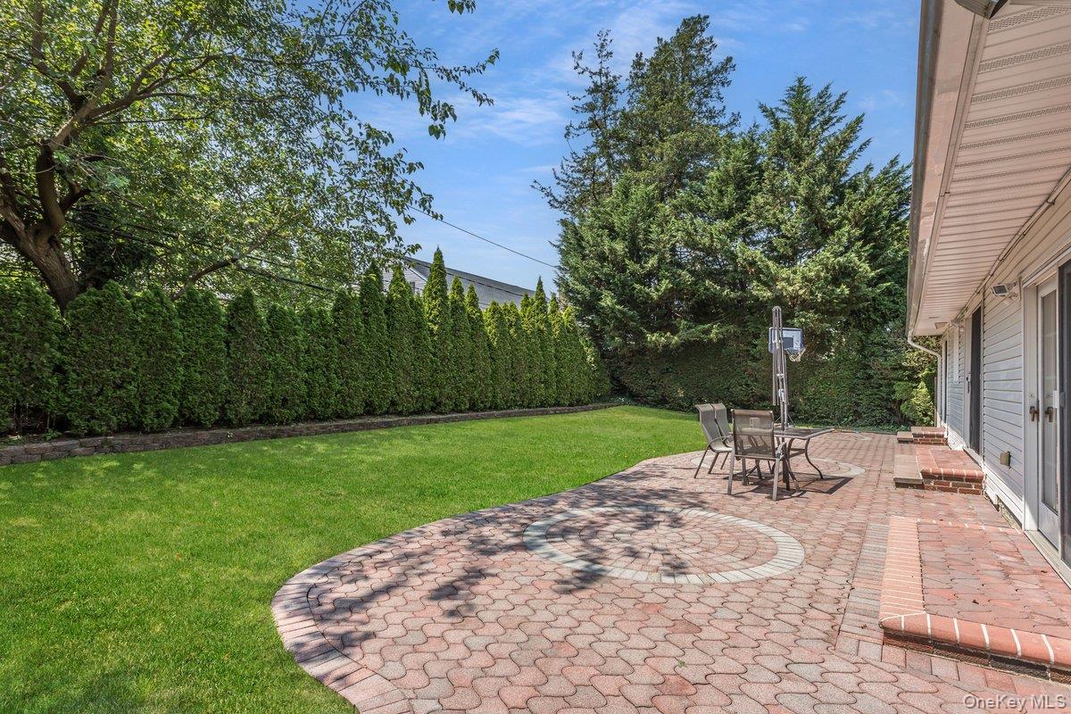 83 The Dell, Searingtown, NY 11507