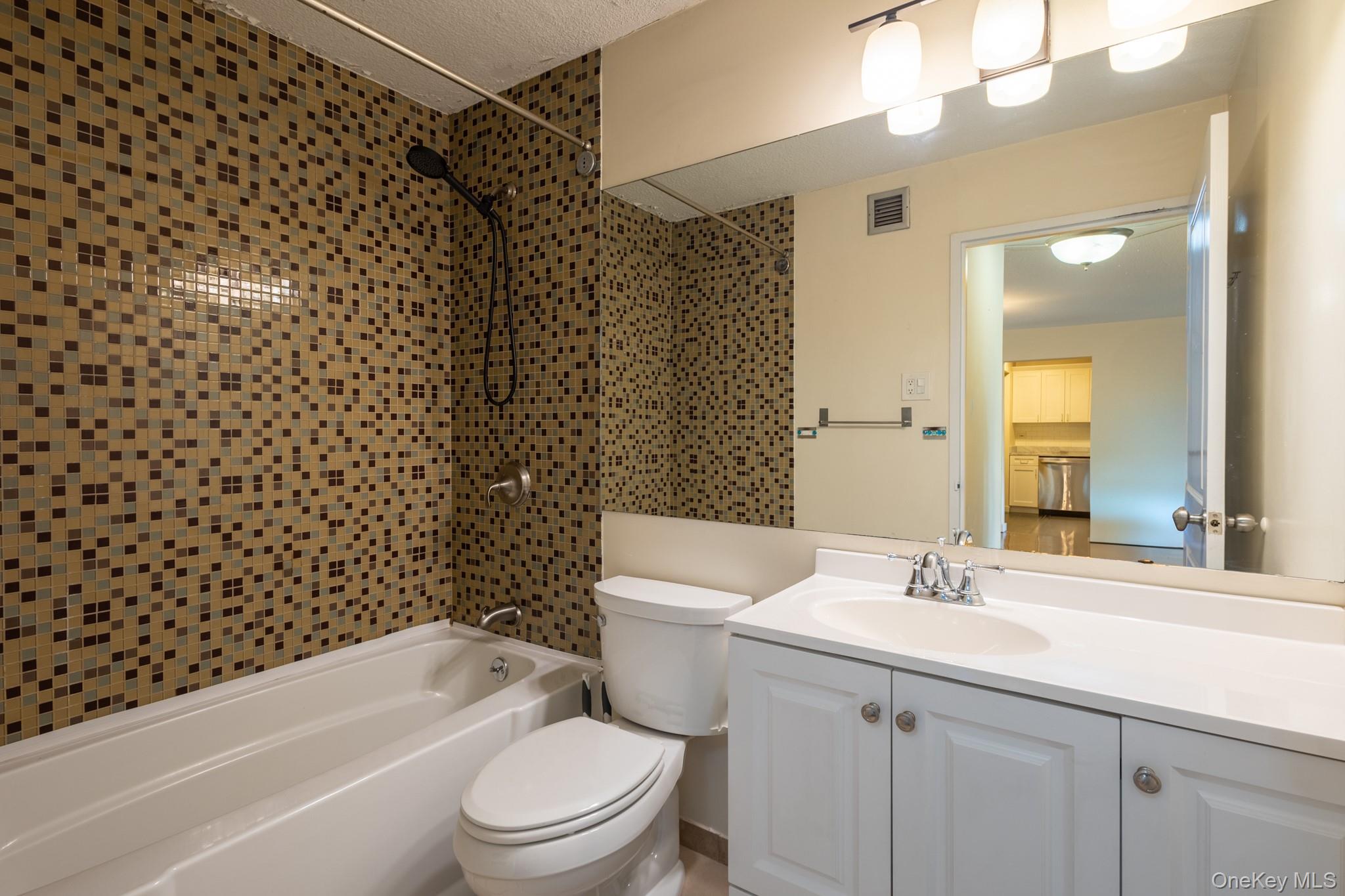 1 Bay Club Drive # 4N, Bayside, NY 11360