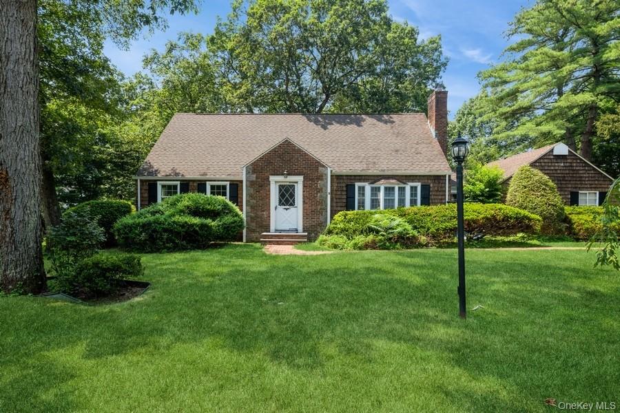 2 Short Street, East Hills, NY 11577