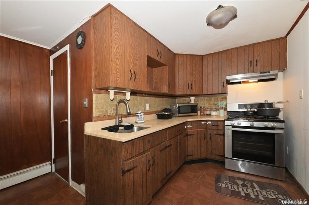 11 Edwards Place, Valley Stream, NY 11580