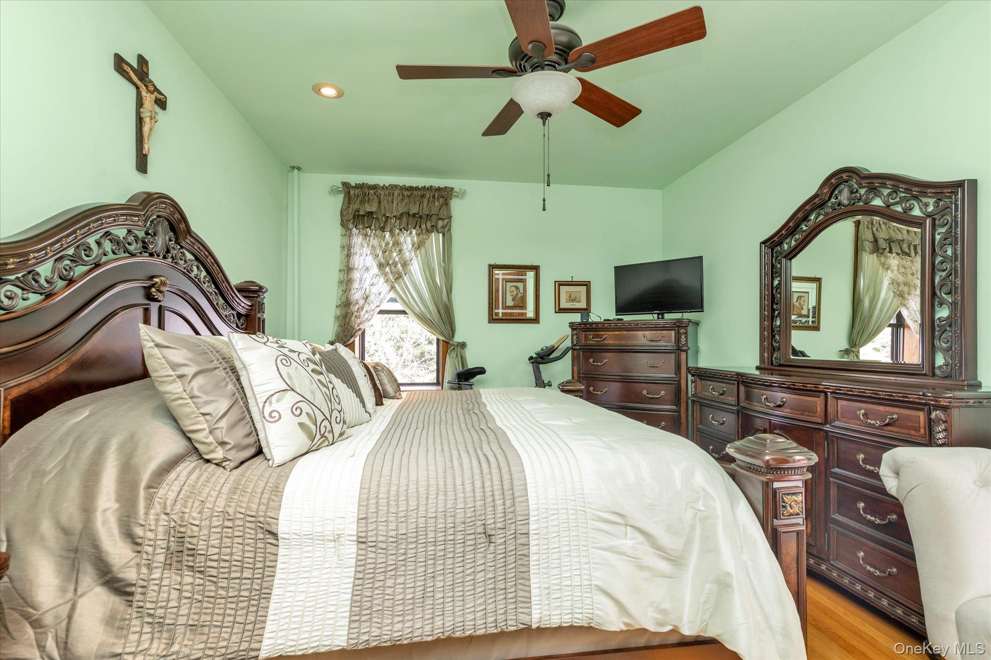 160-15 Powells Cove Boulevard # C202, Beechhurst, NY 11357