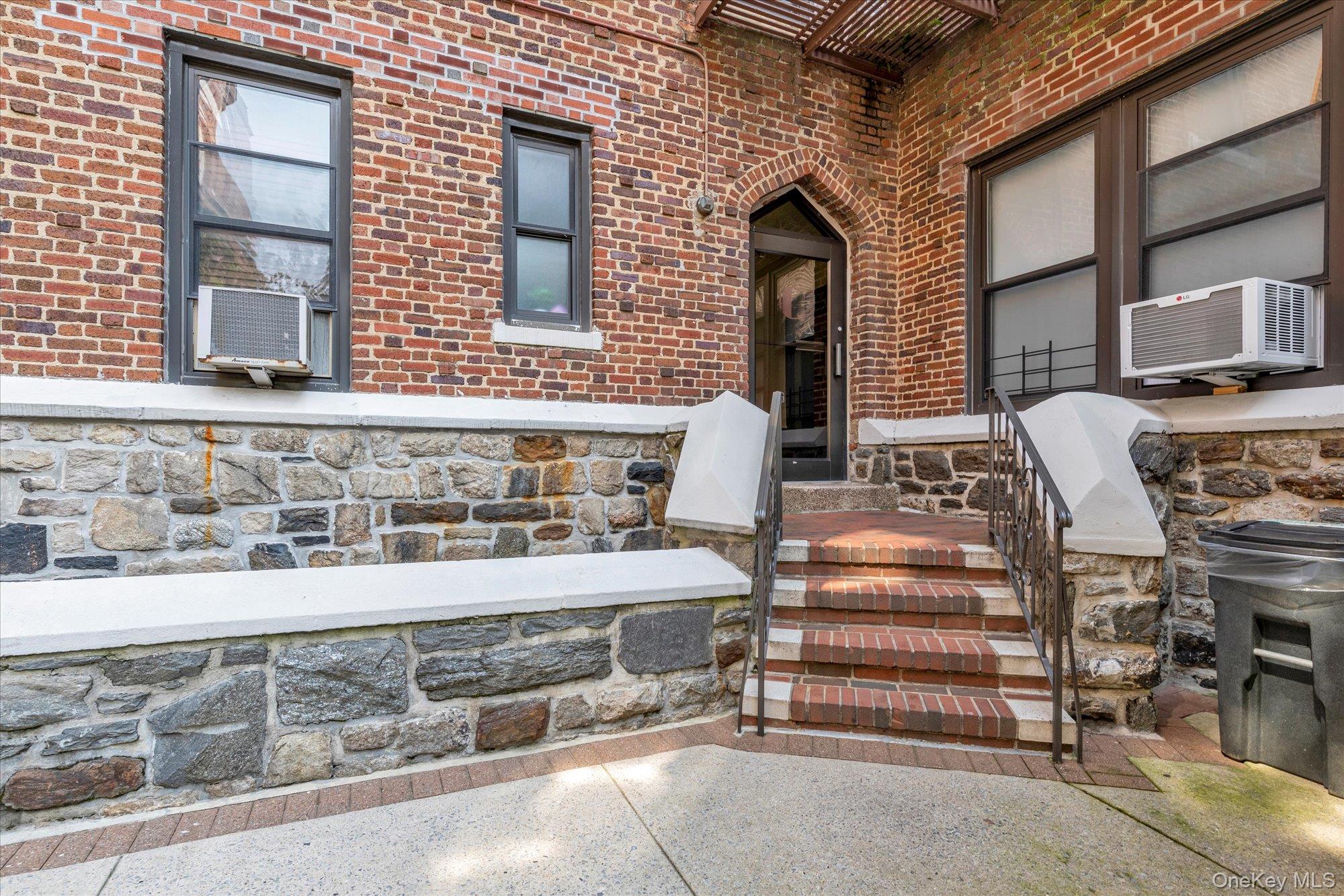 160-15 Powells Cove Boulevard # C202, Beechhurst, NY 11357