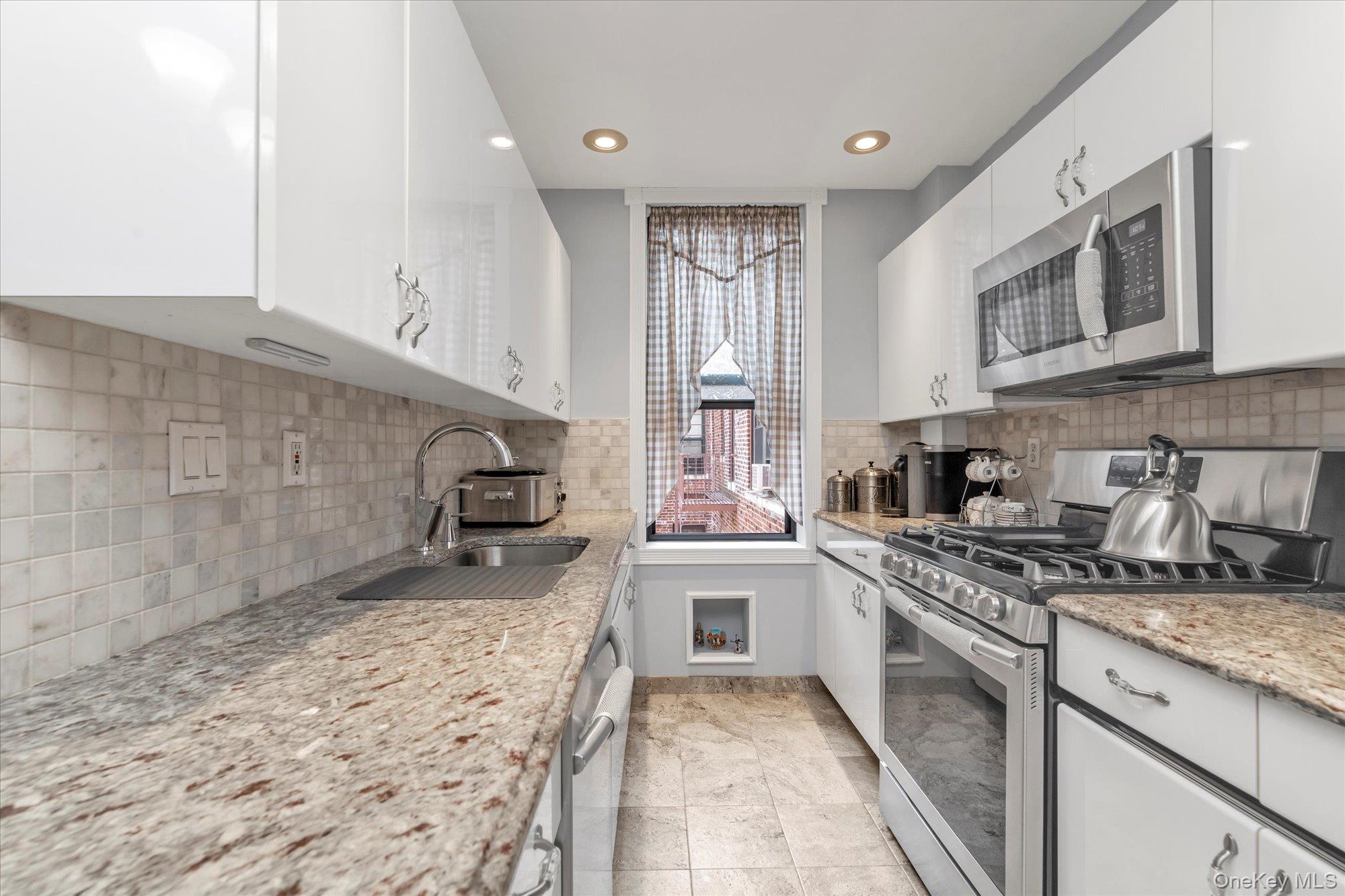 160-15 Powells Cove Boulevard # C202, Beechhurst, NY 11357