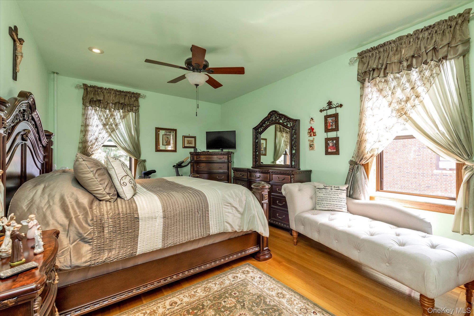 160-15 Powells Cove Boulevard # C202, Beechhurst, NY 11357