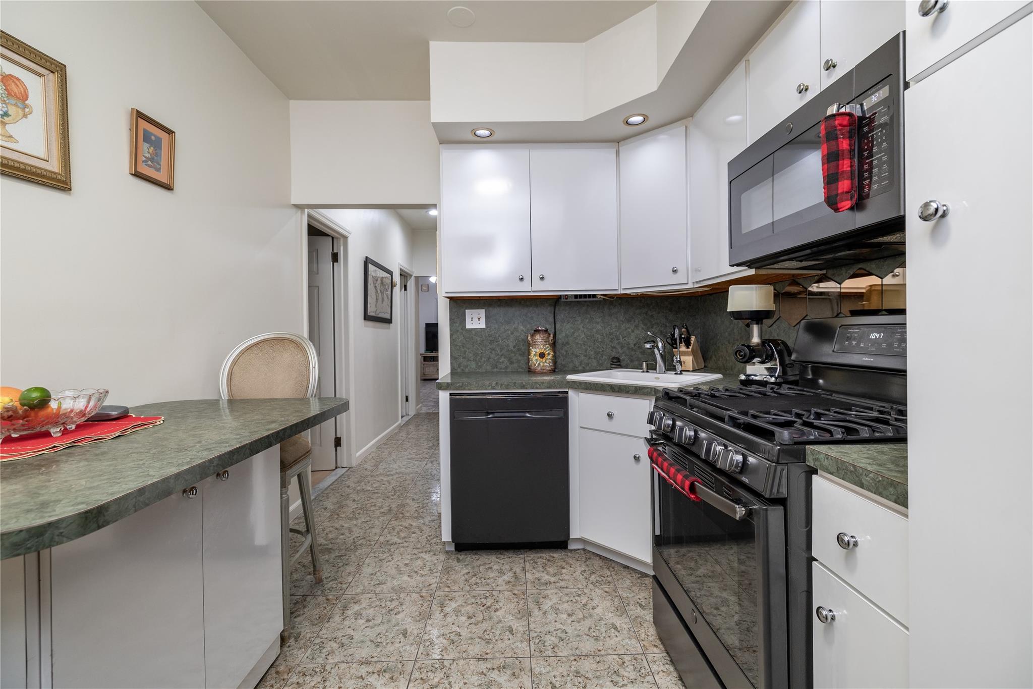 126-17 101 Avenue, Richmond Hill, NY 11419