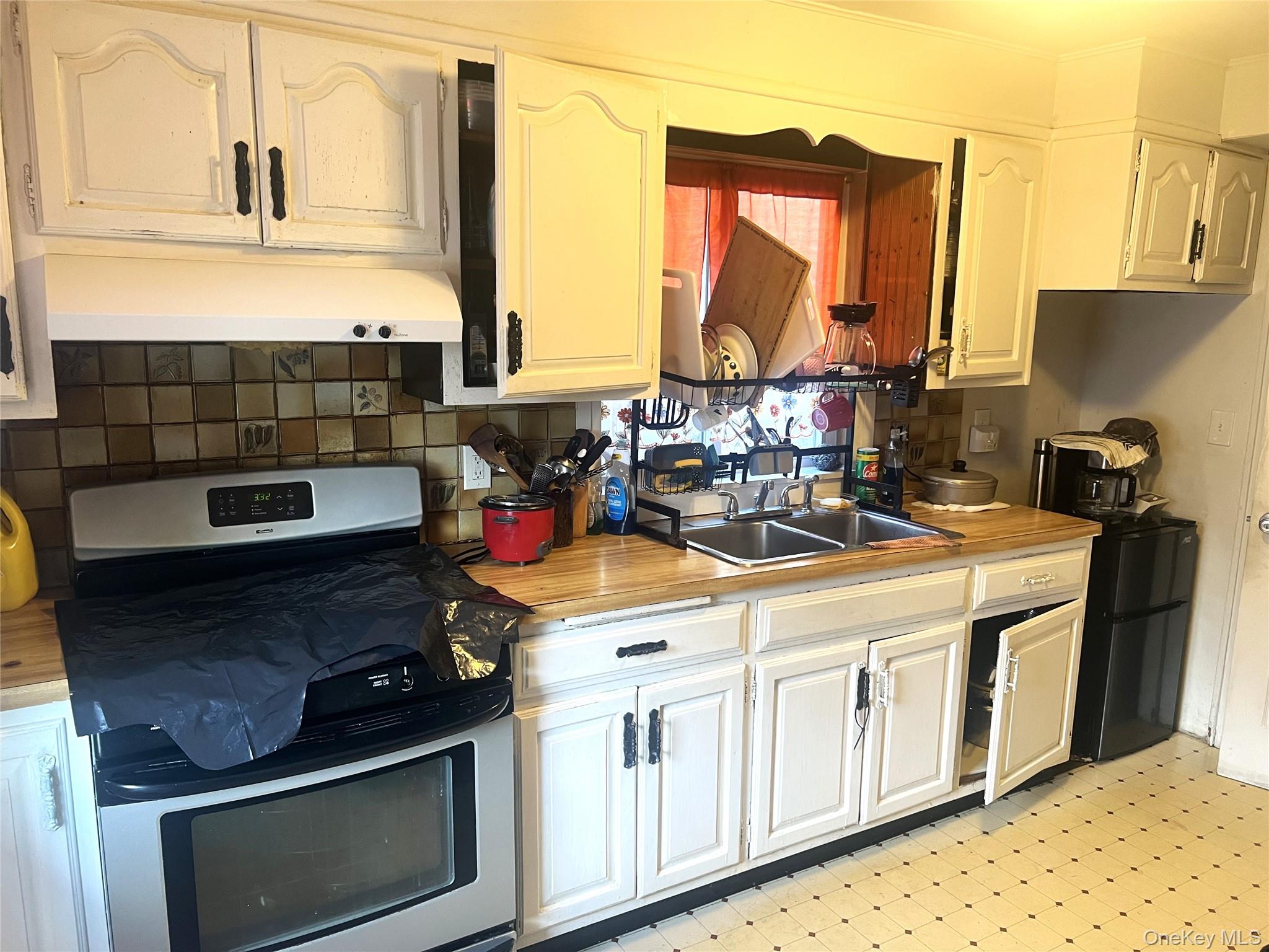 5 Crest Place, Elmsford, NY 10523