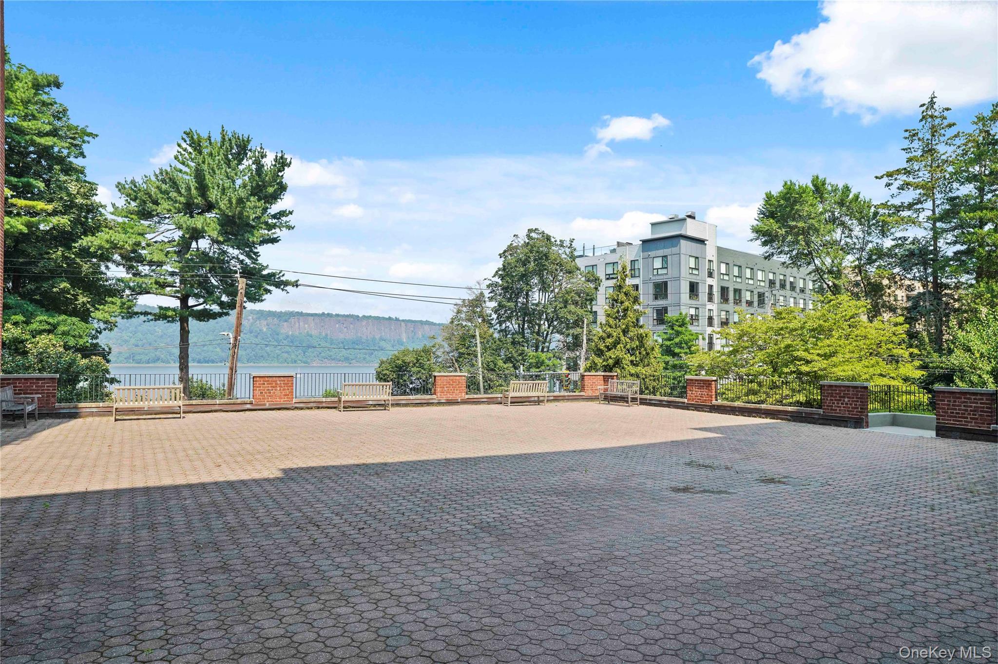 1 Hawley Terrace # 2J, Yonkers, NY 10701