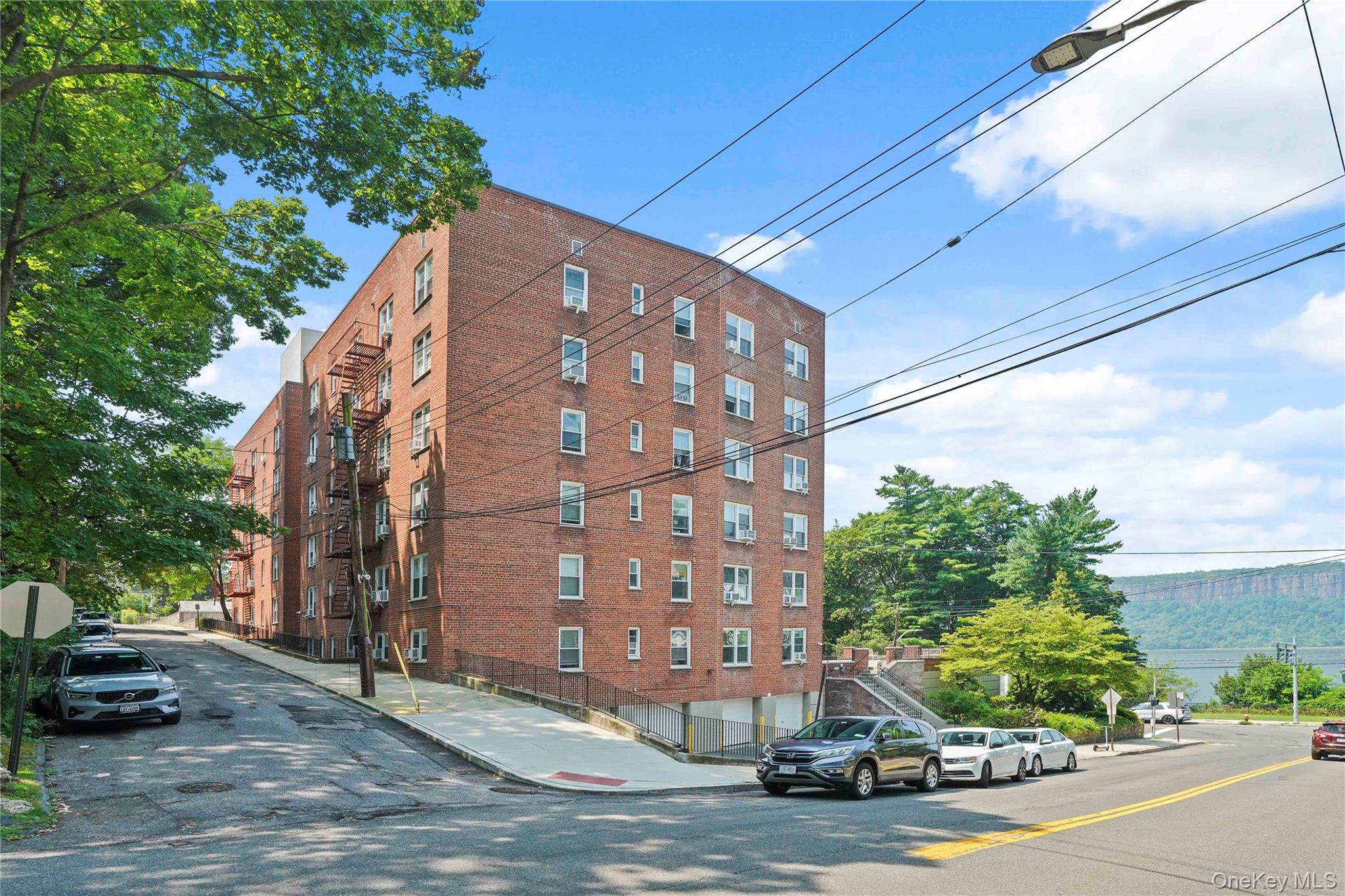 1 Hawley Terrace # 2J, Yonkers, NY 10701