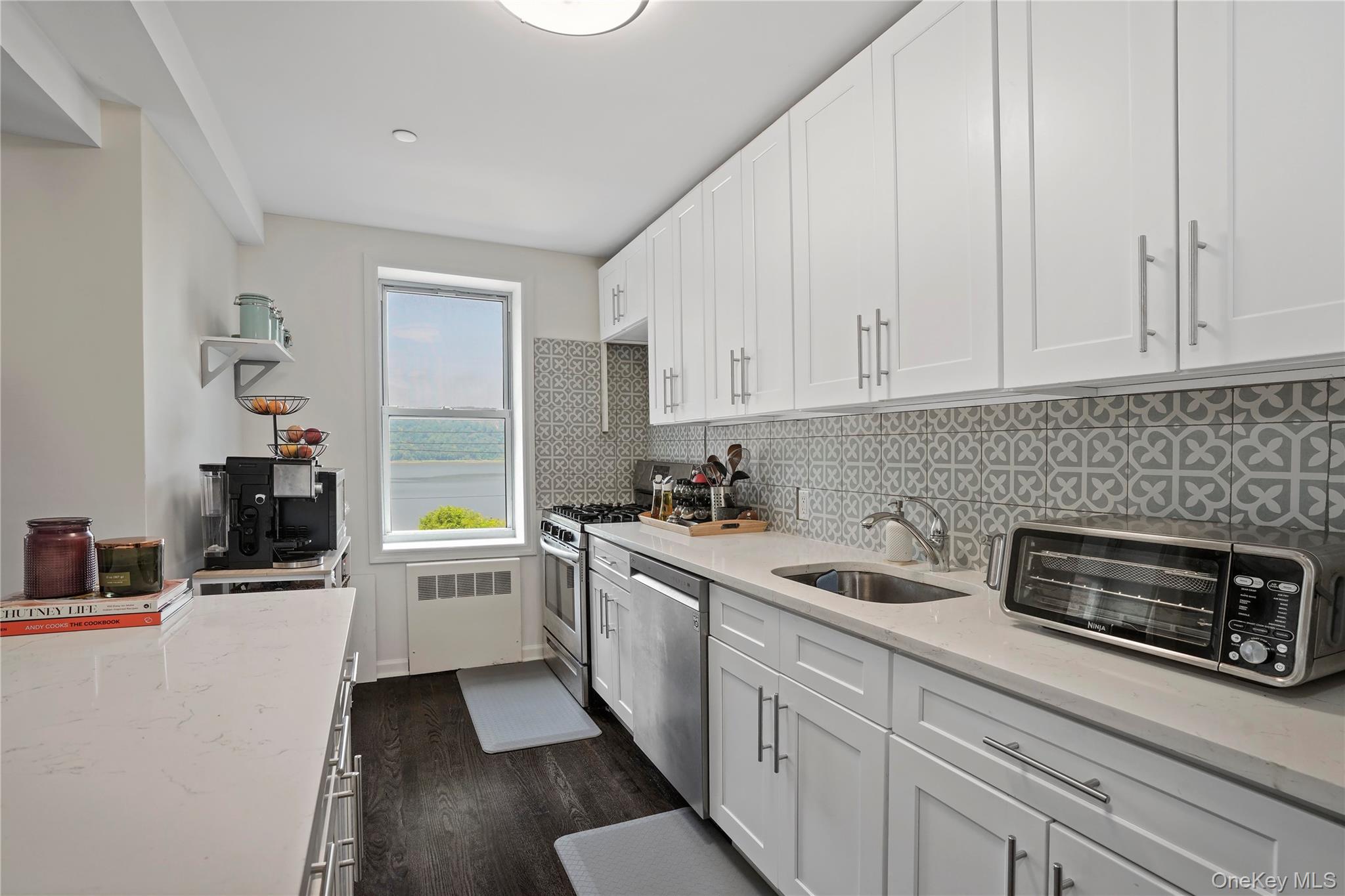 1 Hawley Terrace # 2J, Yonkers, NY 10701