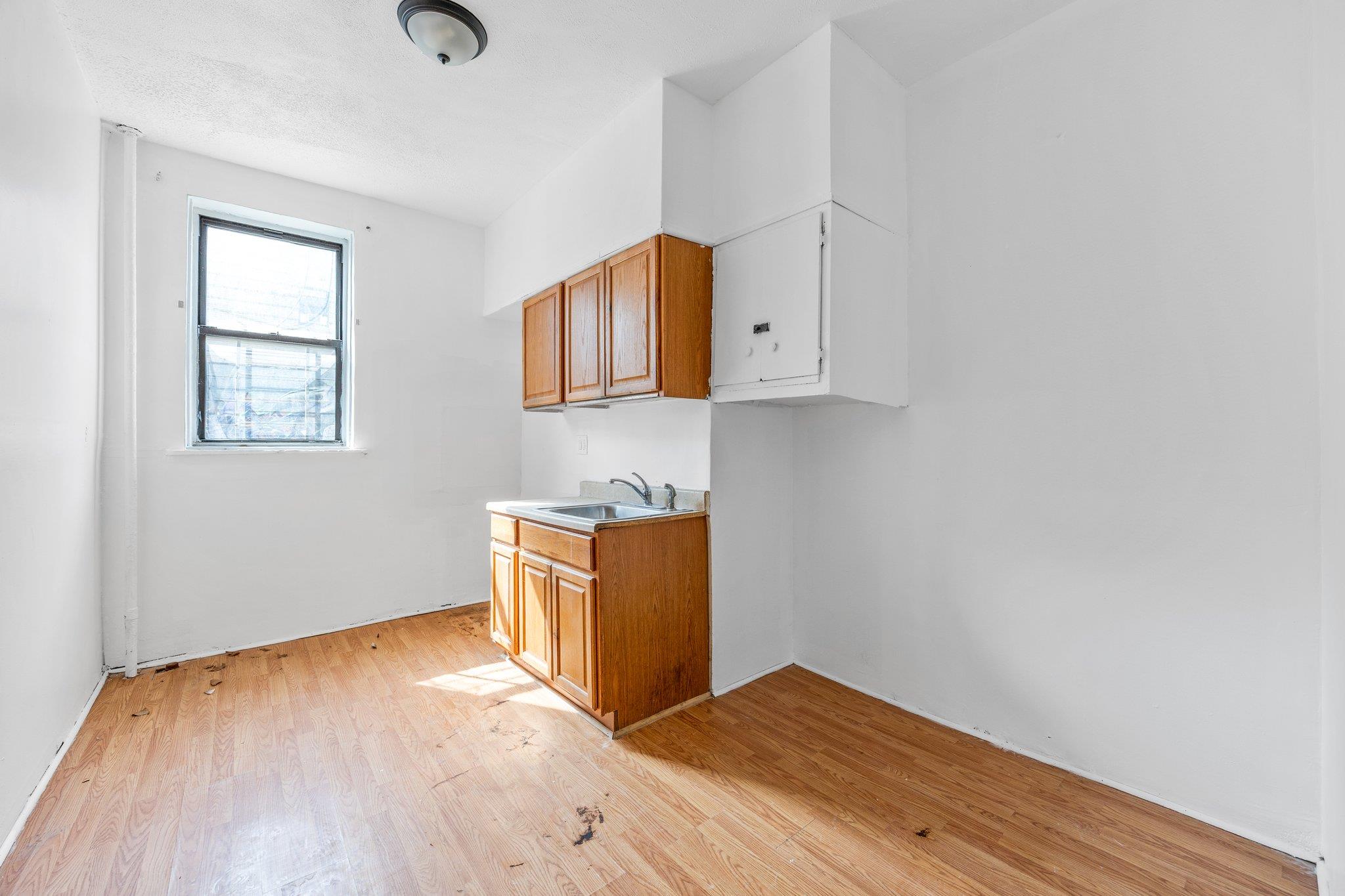 657 Knickerbocker Avenue, Brooklyn, NY 11221