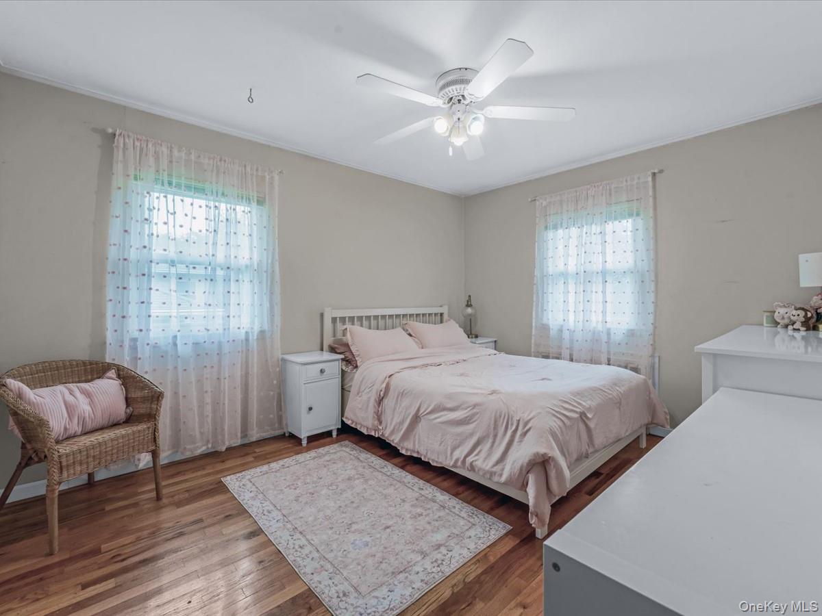 65 Stratford N, Roslyn Heights, NY 11577