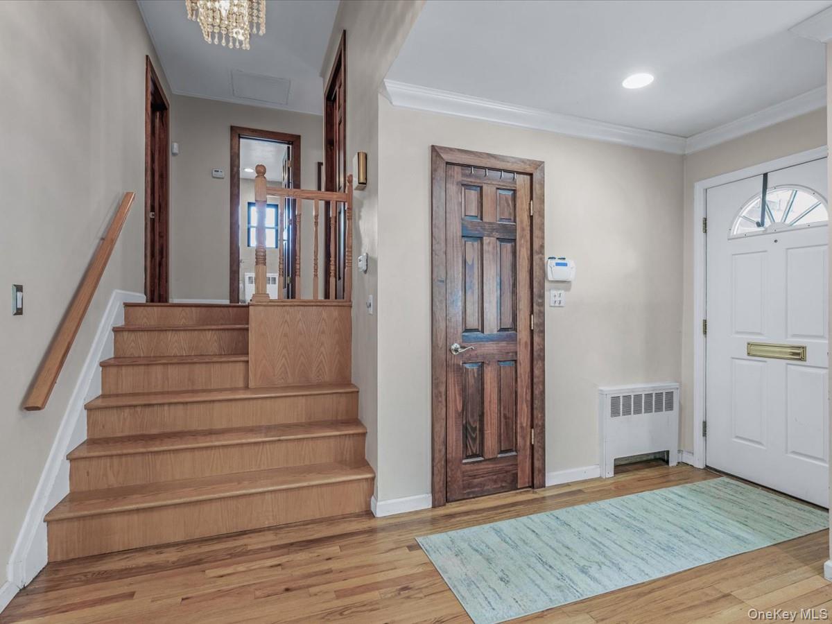 65 Stratford N, Roslyn Heights, NY 11577