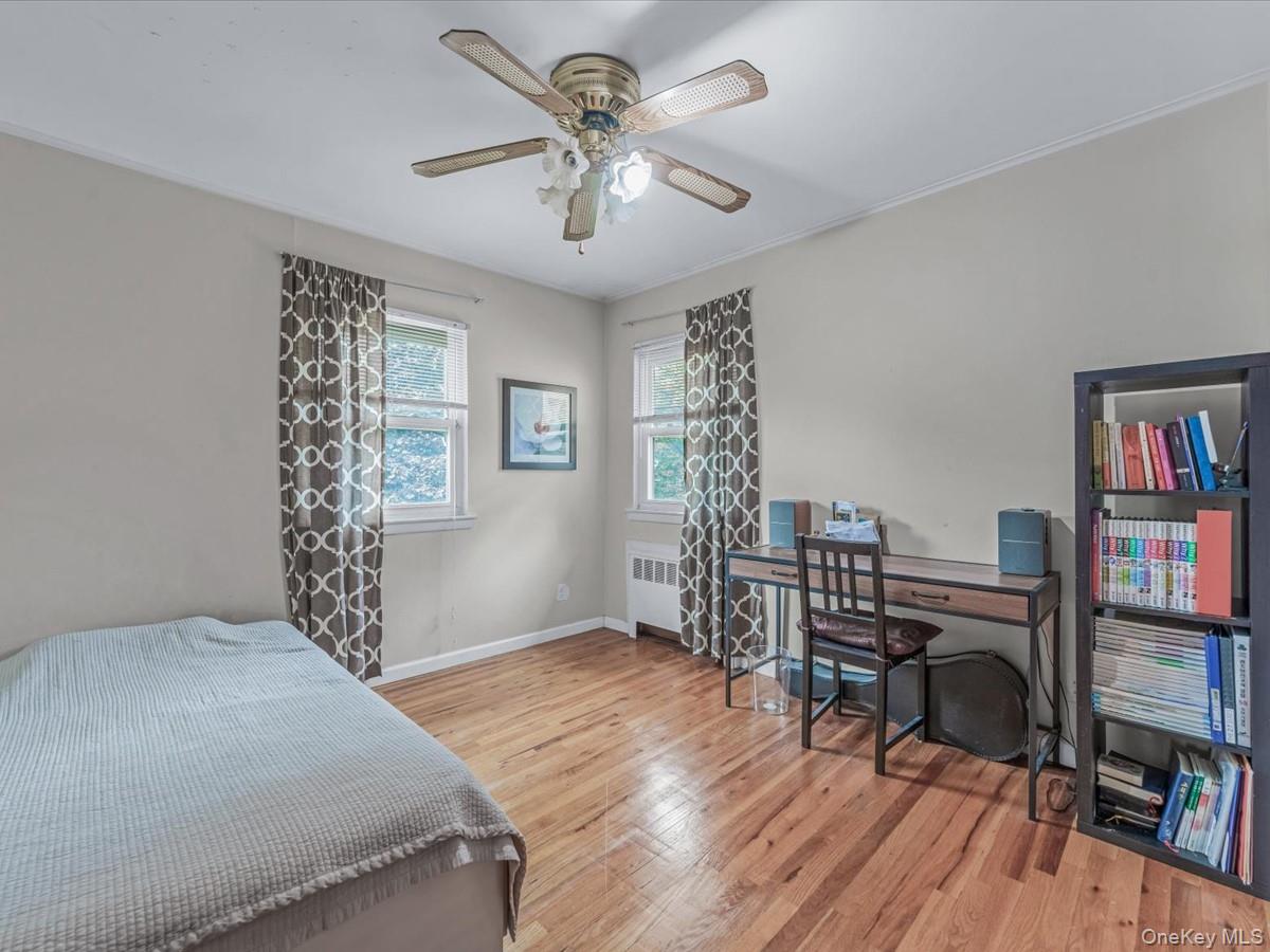 65 Stratford N, Roslyn Heights, NY 11577