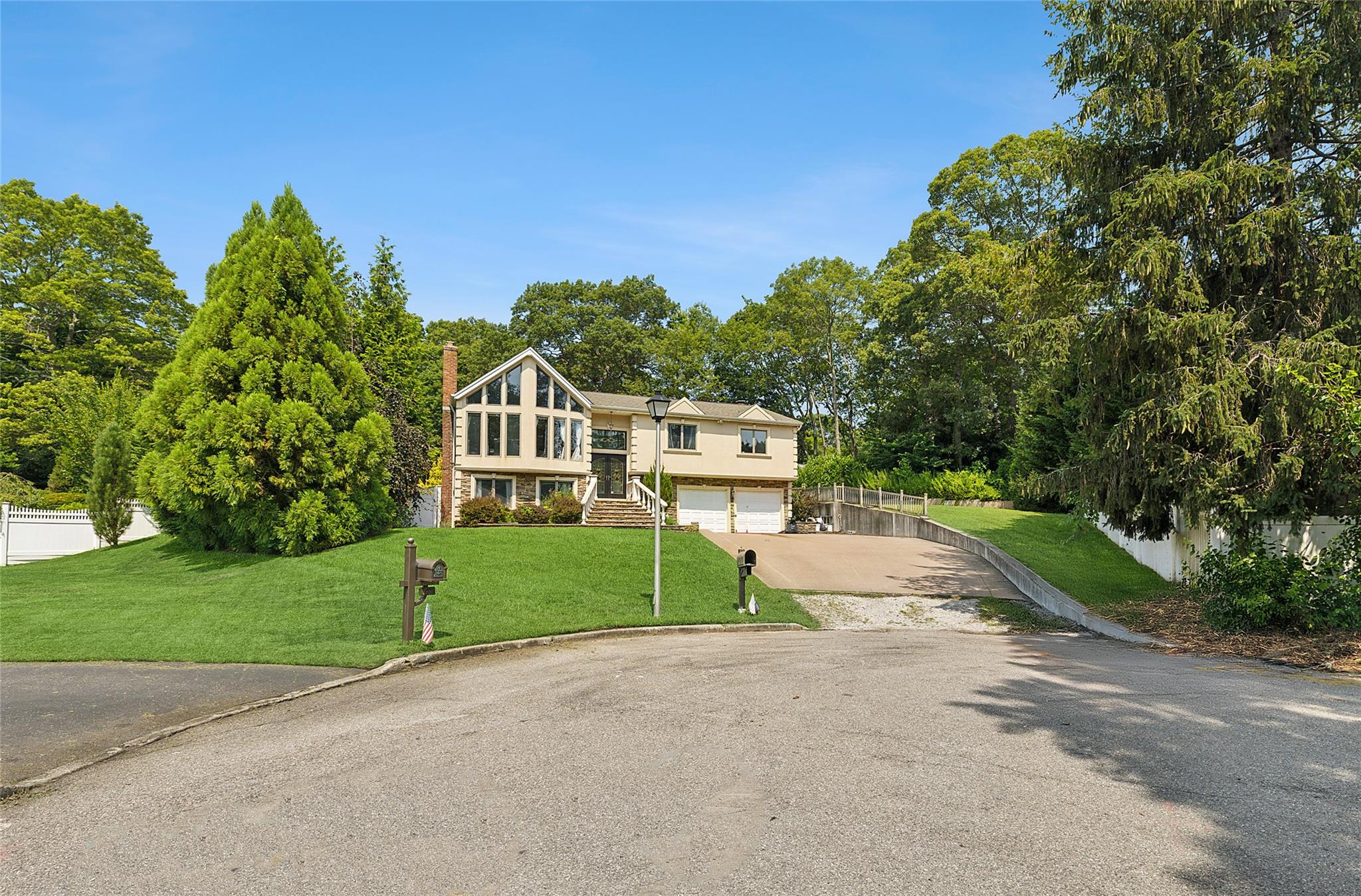 8 Hayes Street, Nesconset, NY 11767