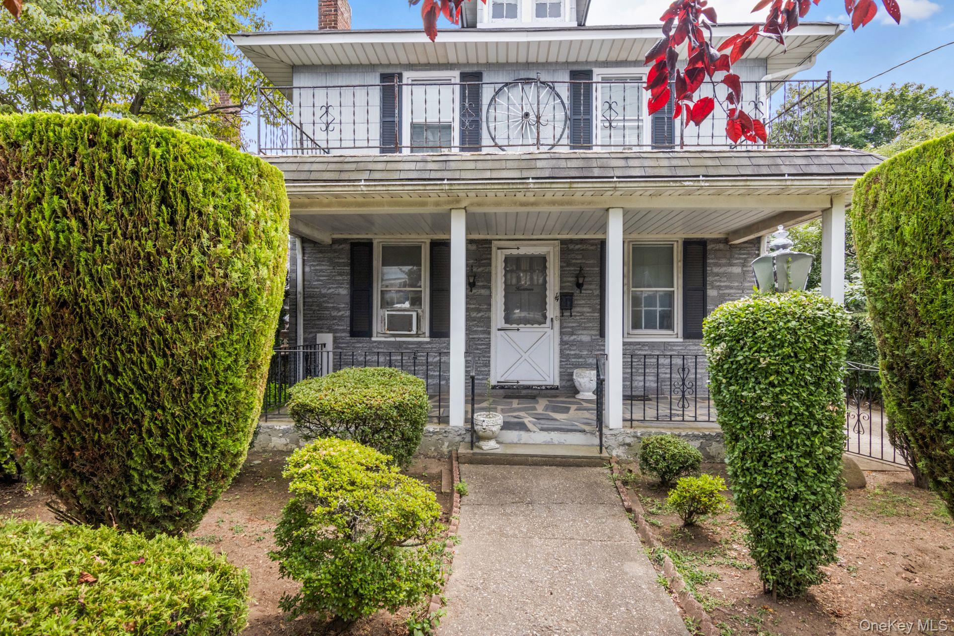 14 Spooner Street, Floral Park, NY 11001