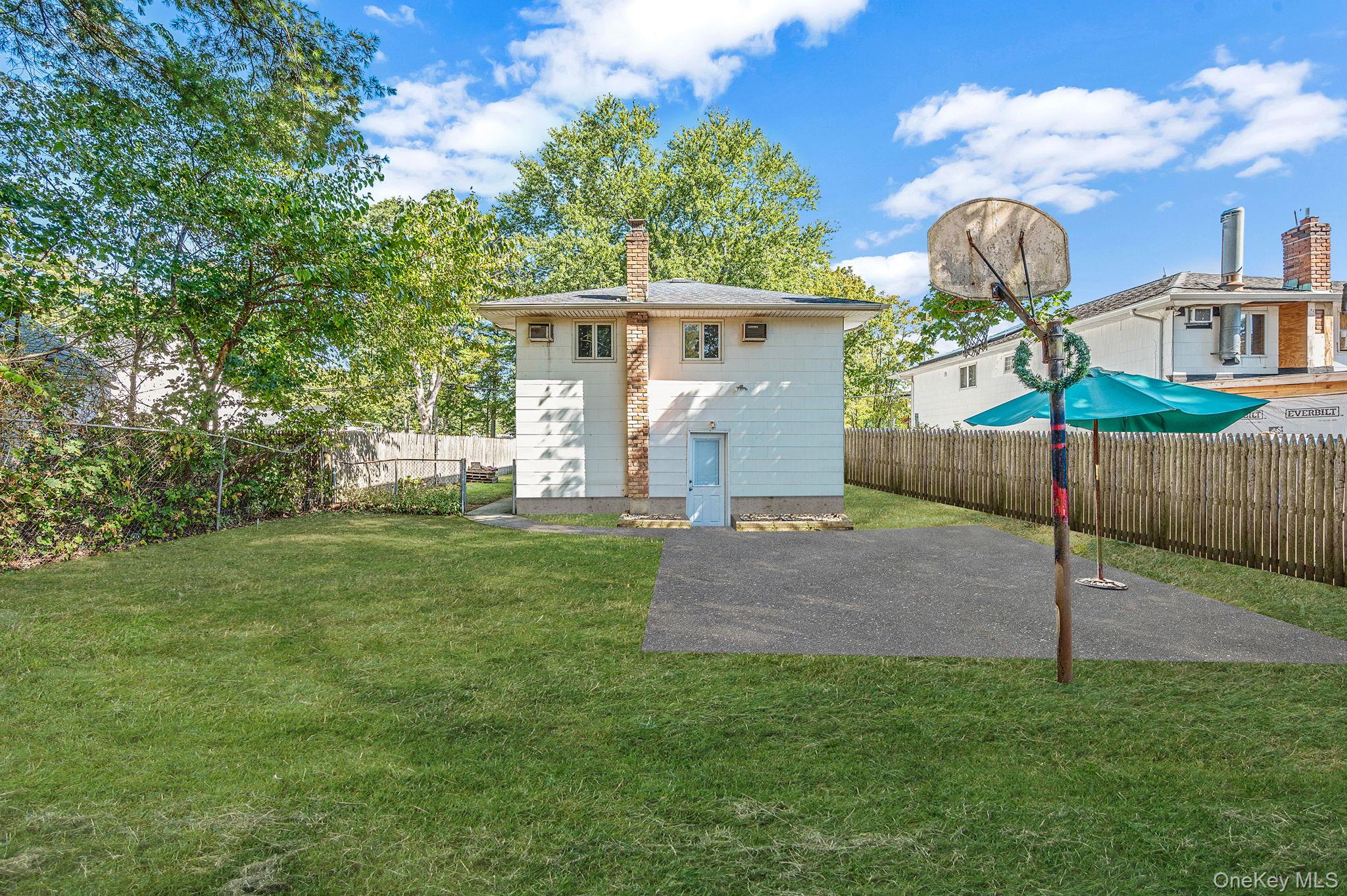 8 Willoughby Street, Brentwood, NY 11717