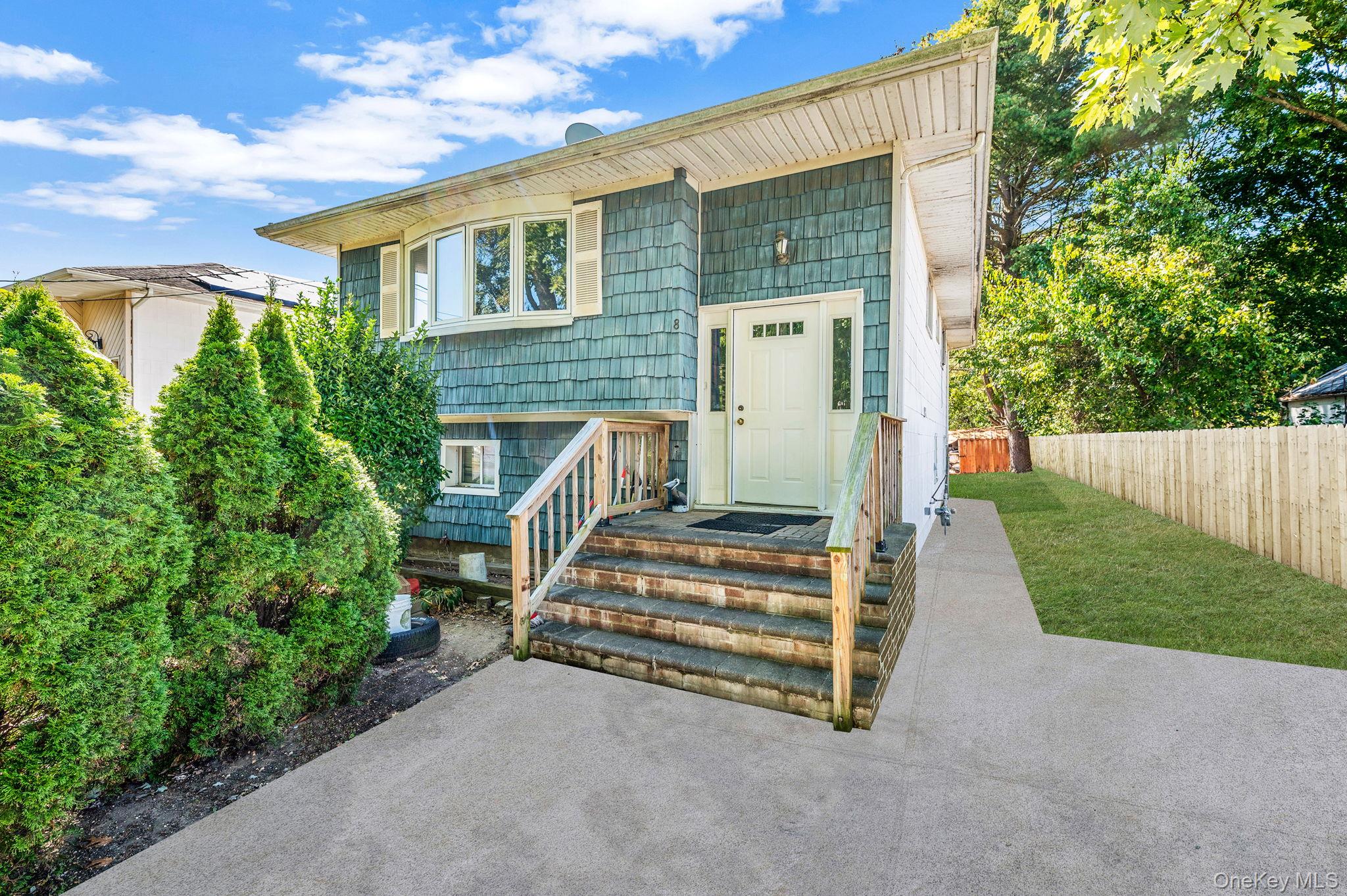 8 Willoughby Street, Brentwood, NY 11717