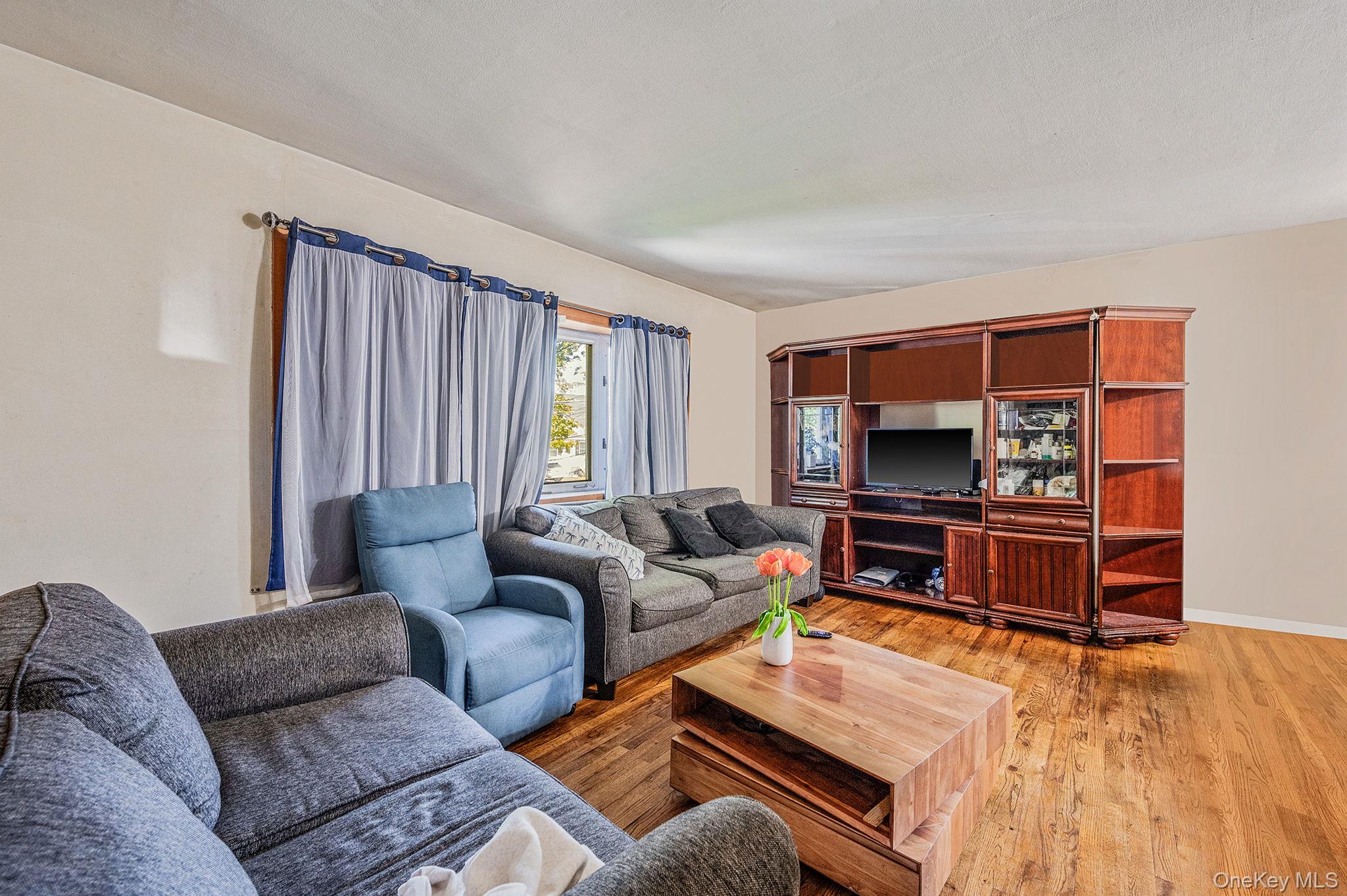 8 Willoughby Street, Brentwood, NY 11717