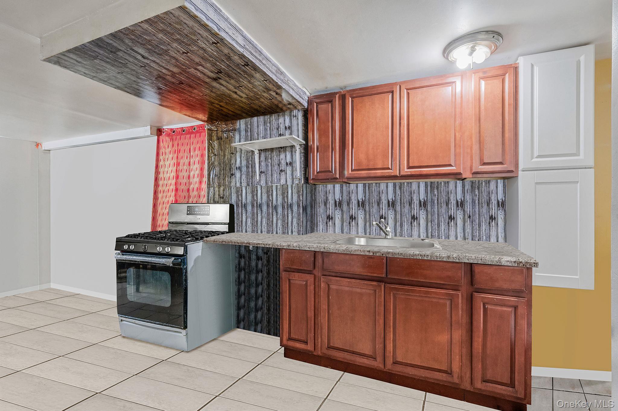 8 Willoughby Street, Brentwood, NY 11717