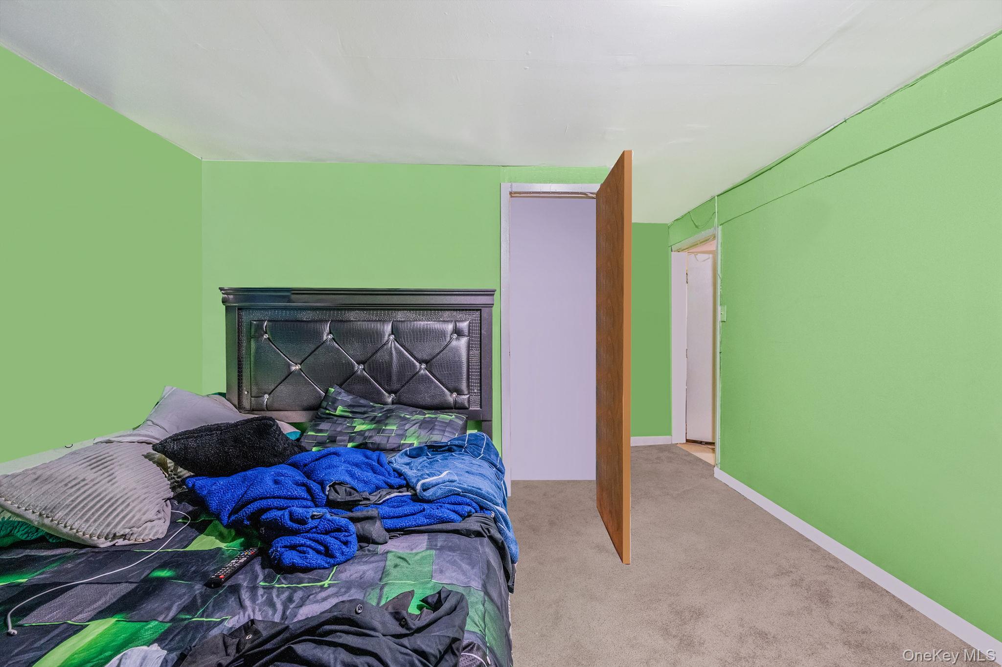 8 Willoughby Street, Brentwood, NY 11717