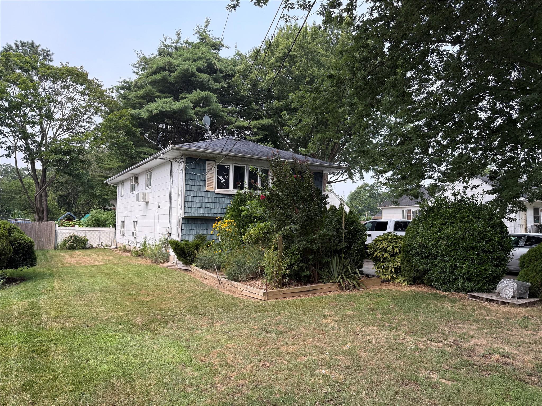 8 Willoughby Street, Brentwood, NY 11717