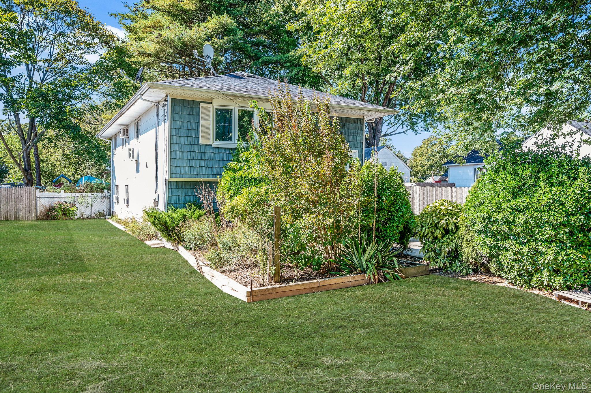 8 Willoughby Street, Brentwood, NY 11717