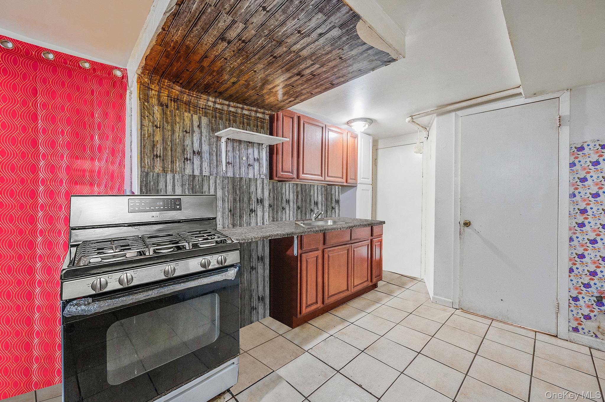 8 Willoughby Street, Brentwood, NY 11717